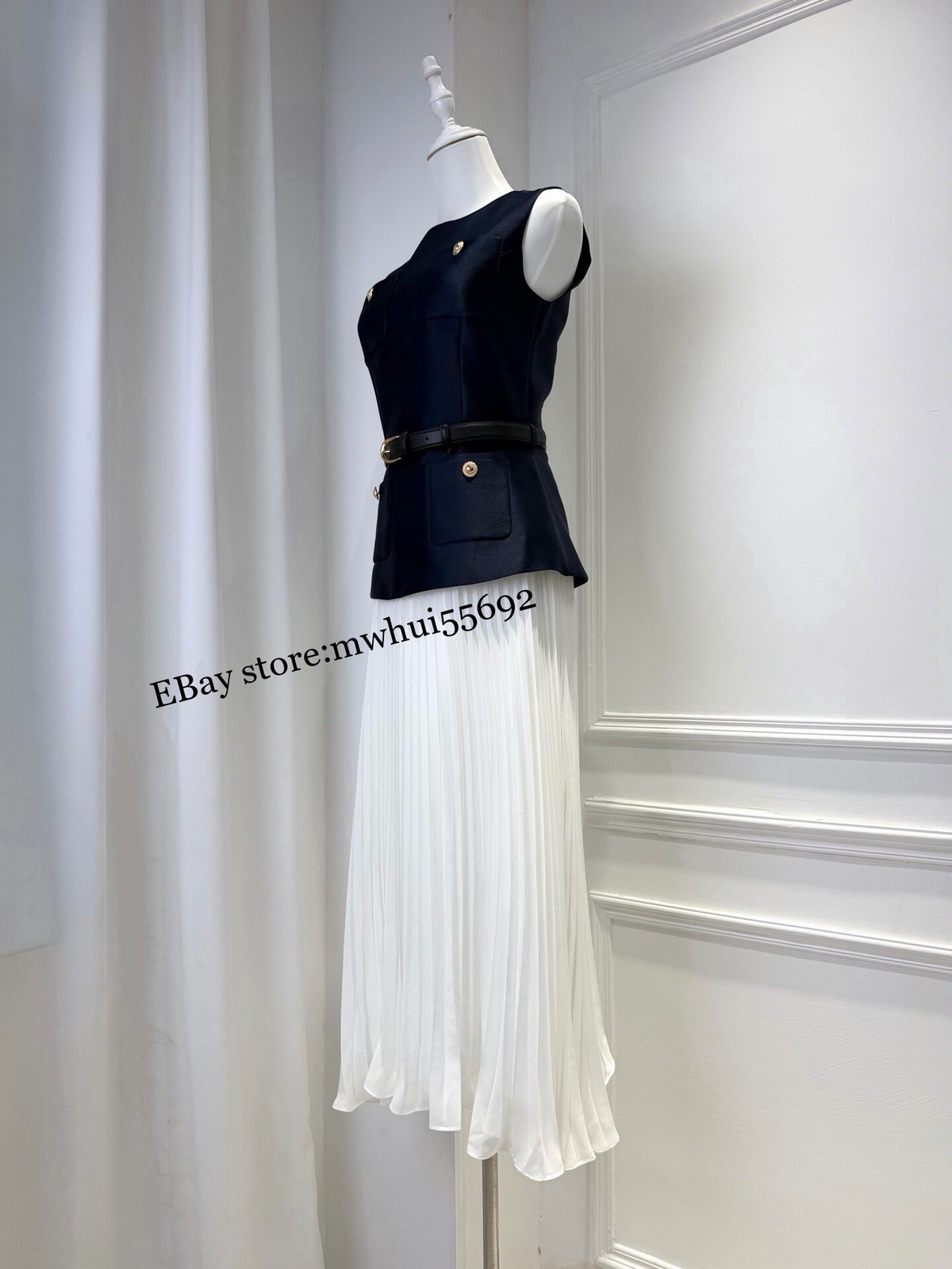 Elegant Temperament Slim Holiday Round Neck Sleeveless Pleated Dress 2026 Summer