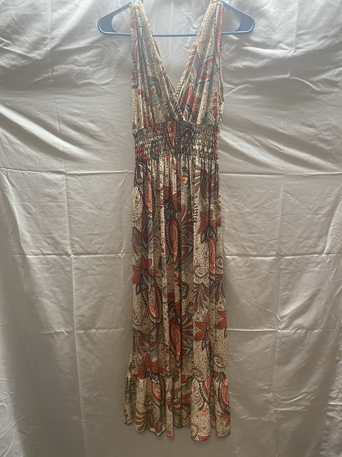 Women’s M Beige/Red/Blue/Black Paisley V-Neck Sleeveless Smocked Midi Dress