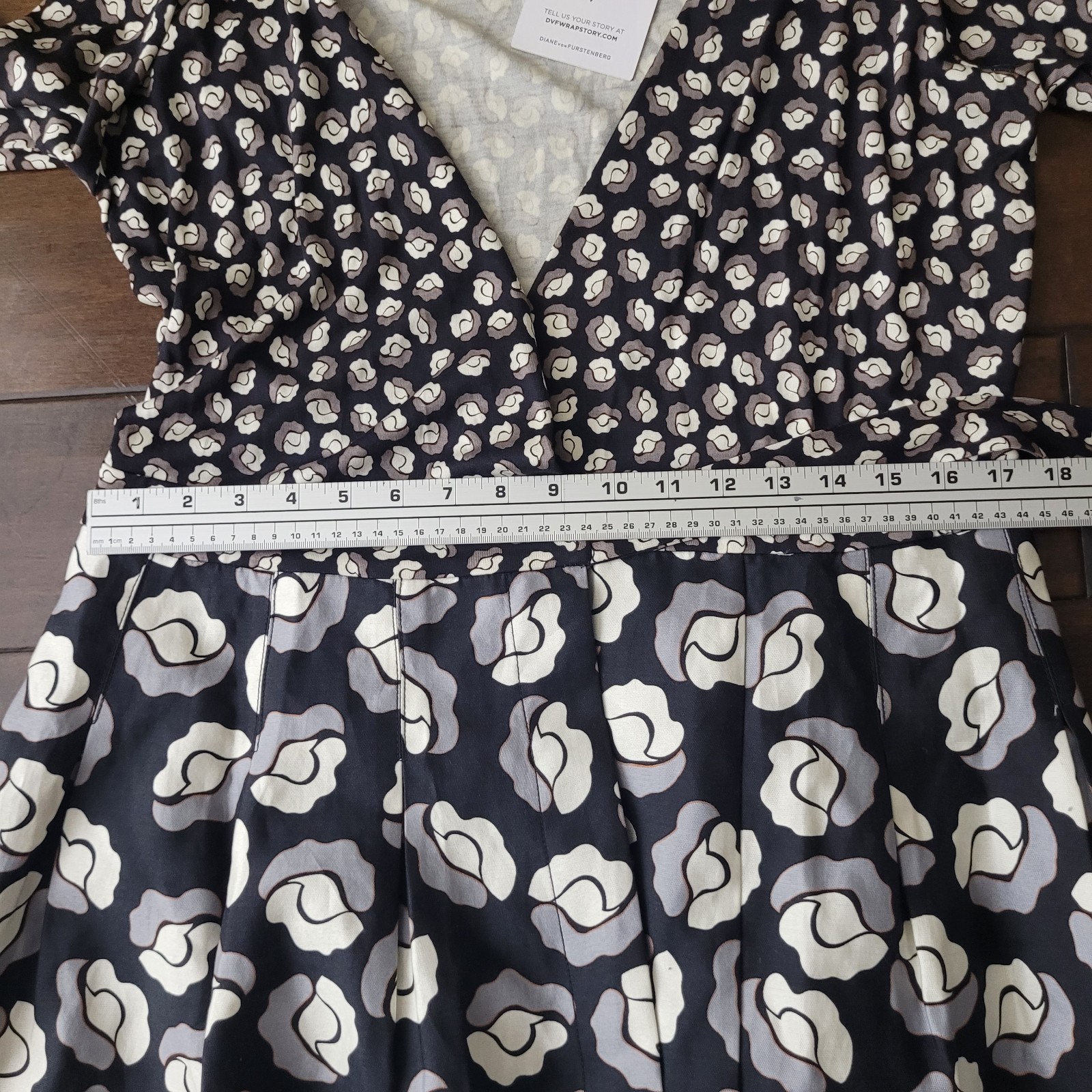NWT DVF Sz 12 Ballet Rose Floral Silk Blend Knee Length Wrap Dress Classic