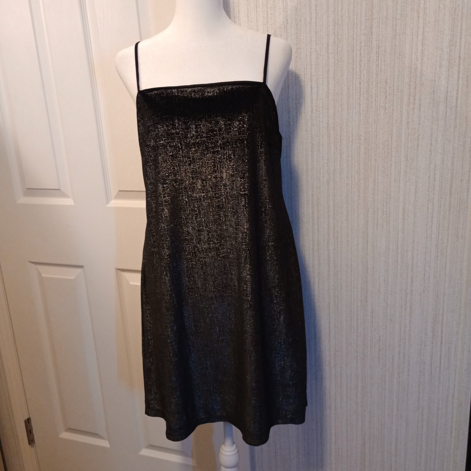 Gianni Bini Women’s Sheath Dress Sz L Black Silver Metallic Spaghetti Fitted LNC
