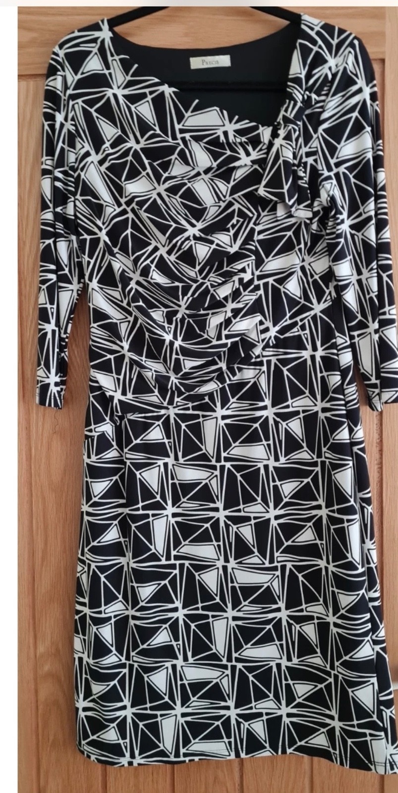 Precis black & white geometric dress size 14 ruched tie knot neck lined