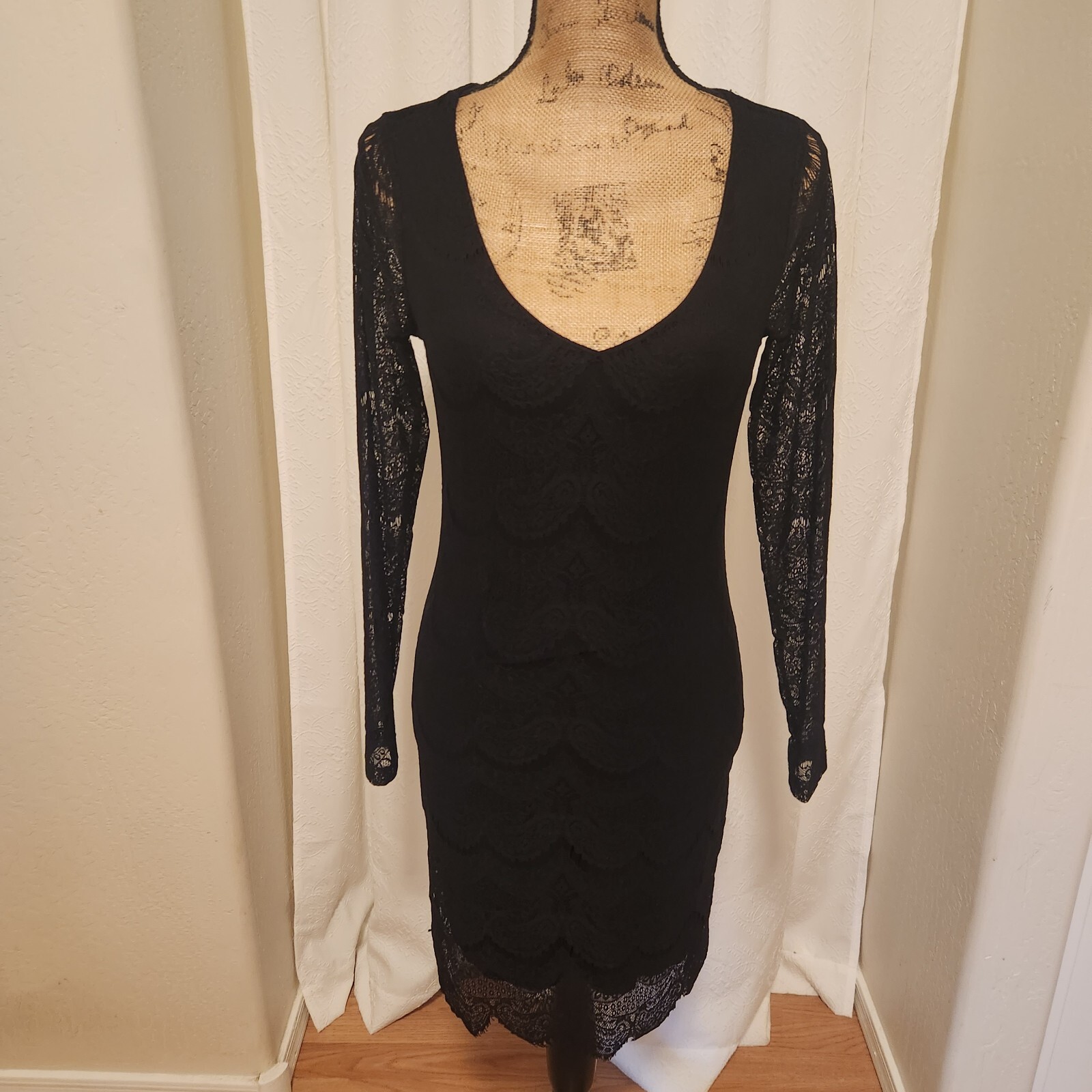 Forever 21 Women’s L Black Lace Long Sleeve Mini Sheath Dress