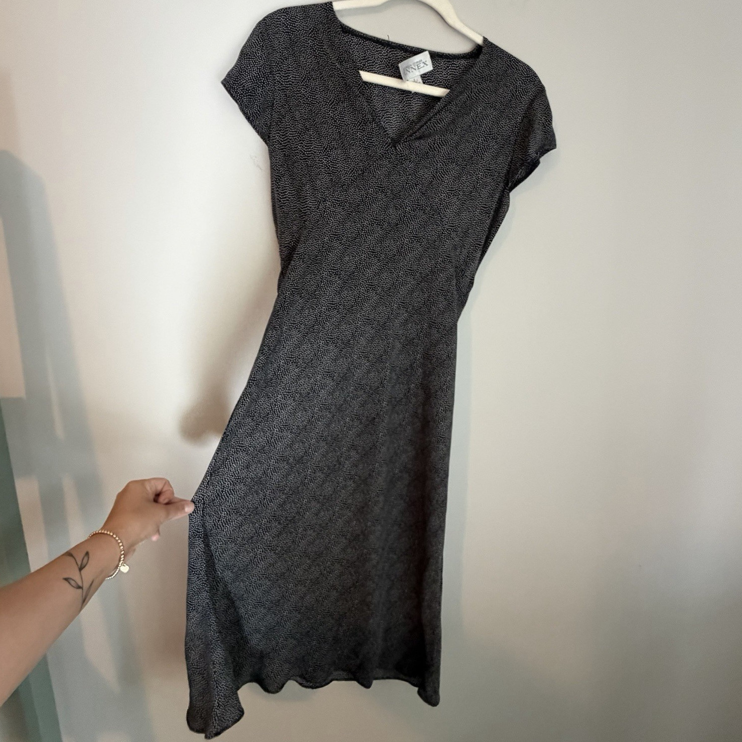 Annex Black White Geometric Silk Spandex Sheath Dress V-Neck Short Sleeve S
