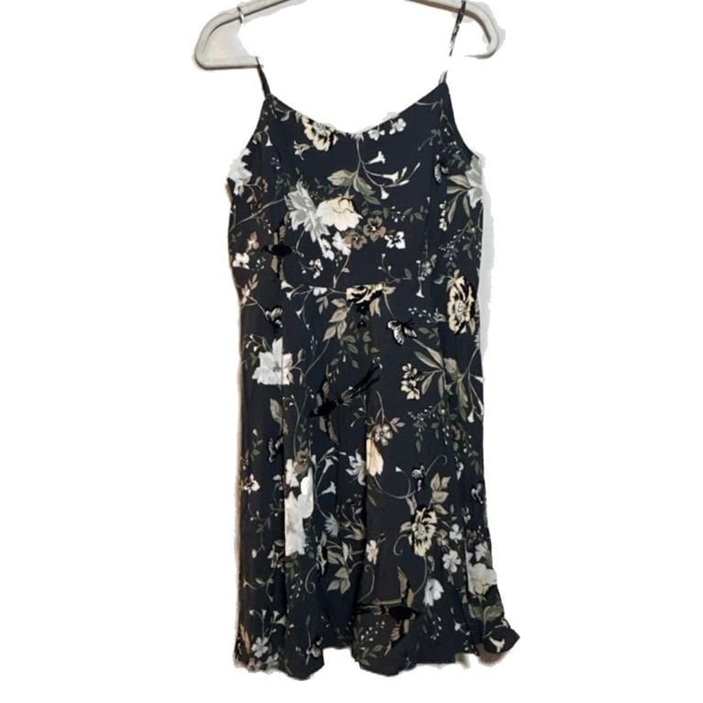 L Old Navy Women’s Floral Print Smocked Fit and Flare Spaghetti Strap Dress