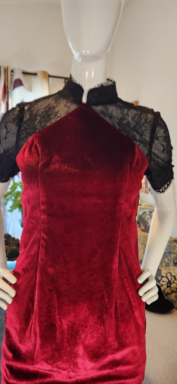 Red Carpet stretch velour dress with Chantilly and Alencon lace size S/M – NWT