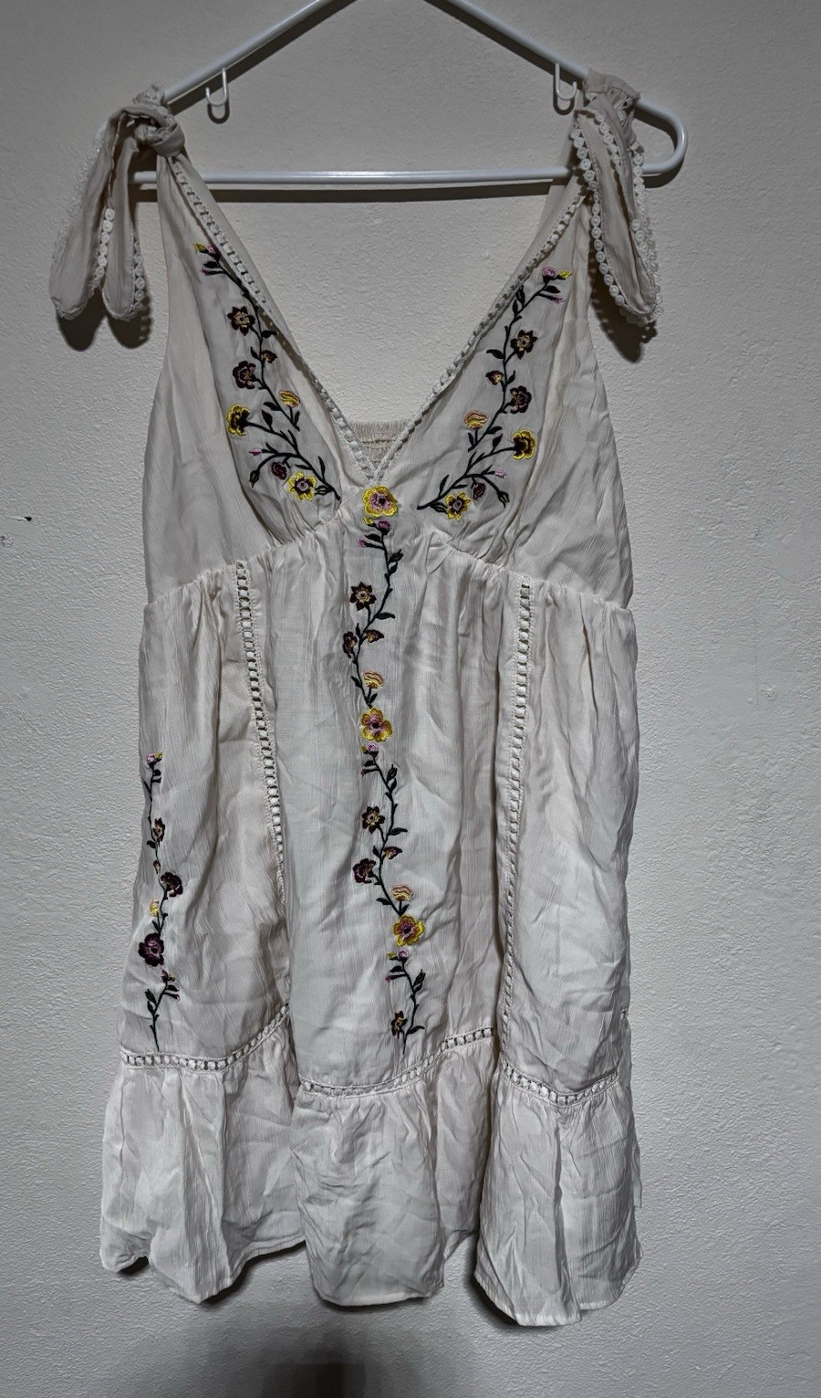 MAKEMECHIC White Floral Embroidered Smocked V-Neck Strappy Sundress XL