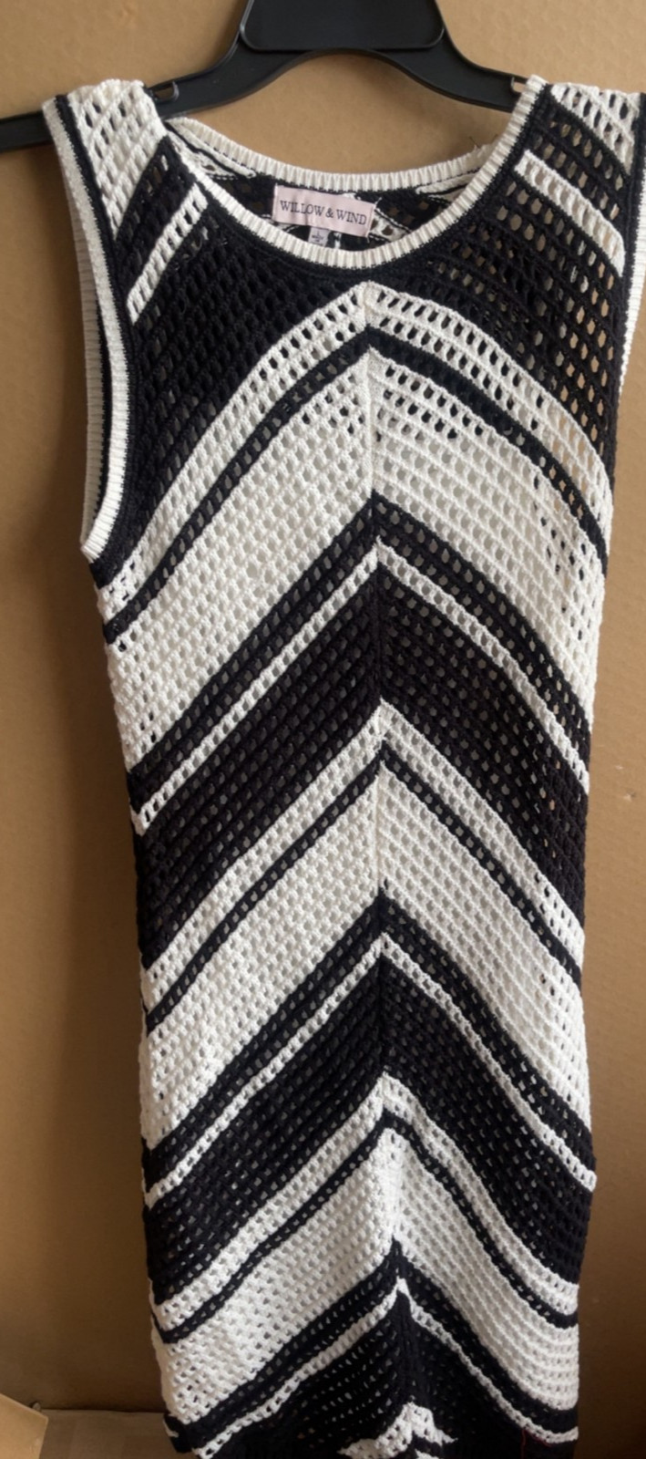 WILLOW & WIND LARGE BLACK AND WHITE DRESS SLEEVELESS