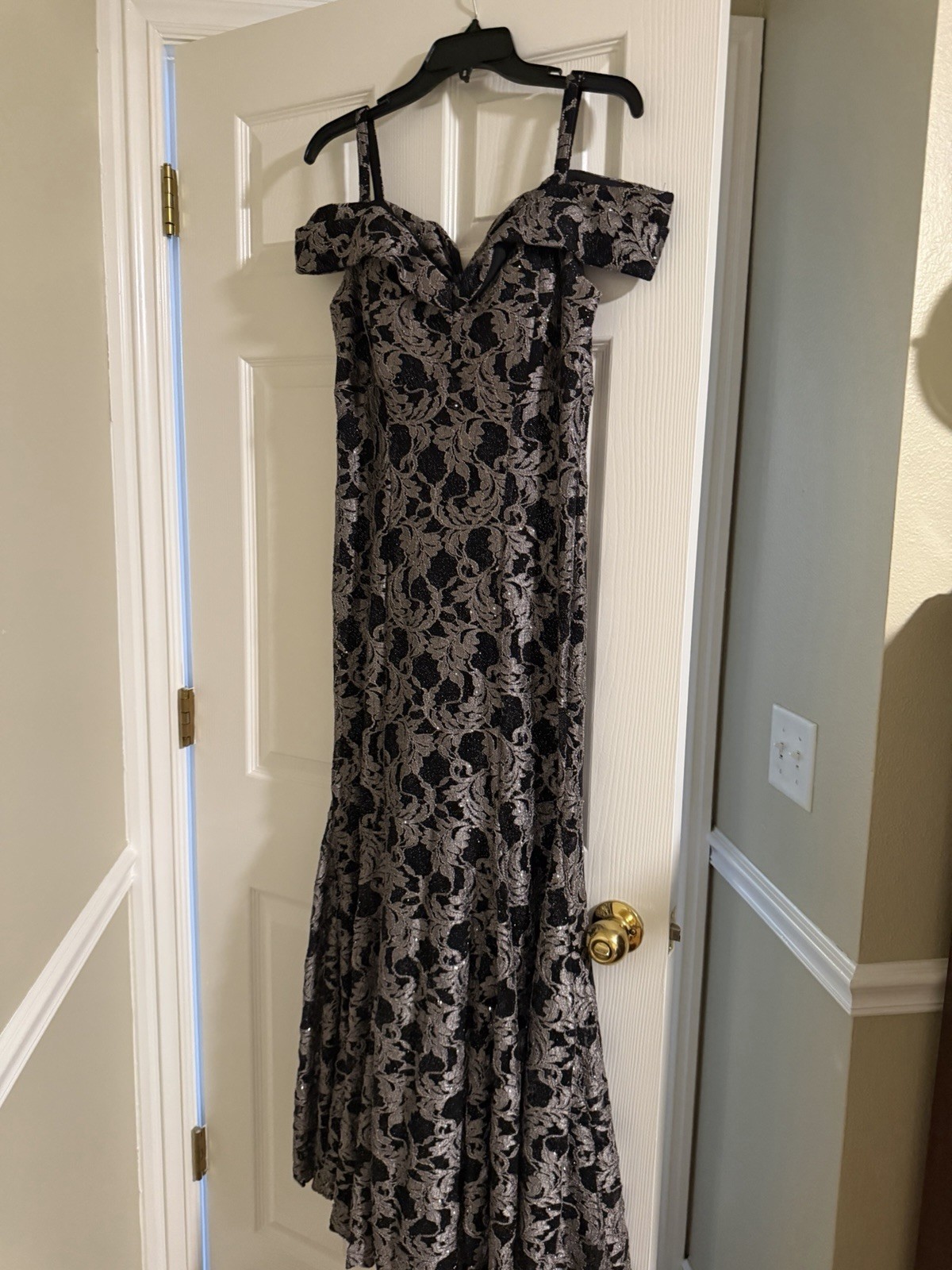 Women’s Black/Beige Floral Lace Off-Shoulder V-Neck Ruffle Maxi Mermaid