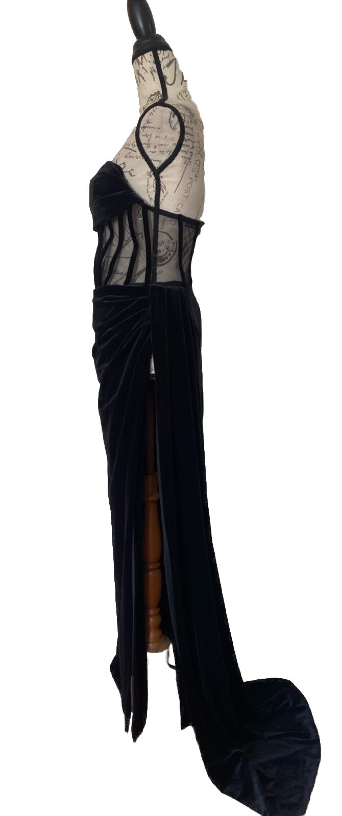 Toxic Envy Velvet Gown Size Medium. Glamour and Style.