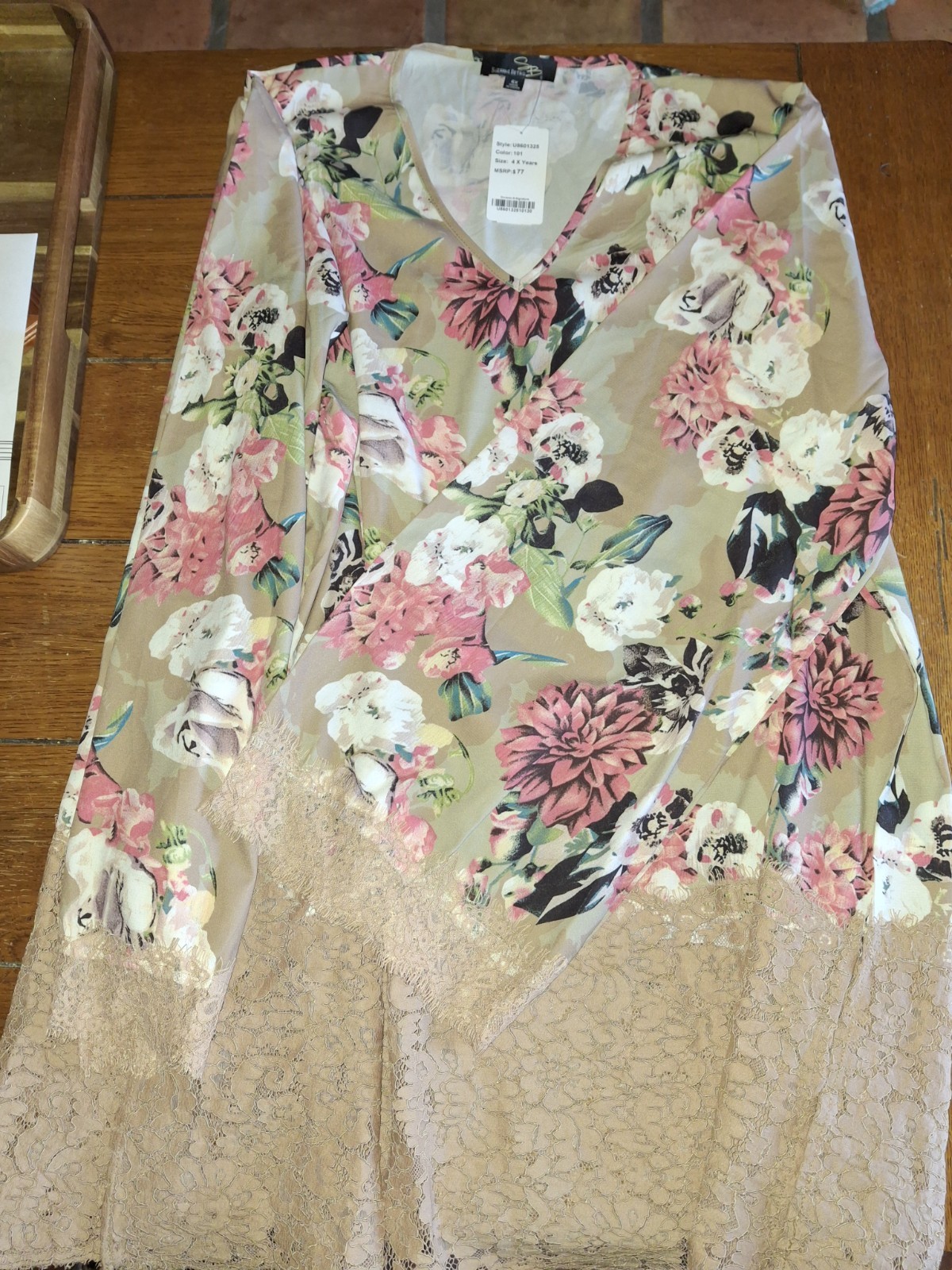 Suzanne Betro Floral Long Blouse Size 4X V-Neck Long Sleeve Lace Hem Beige