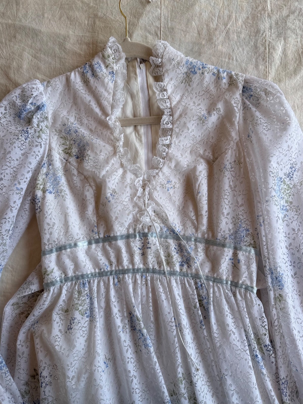 Vintage Prairie Dress White With Blue And Pink Flowers lace sleeves