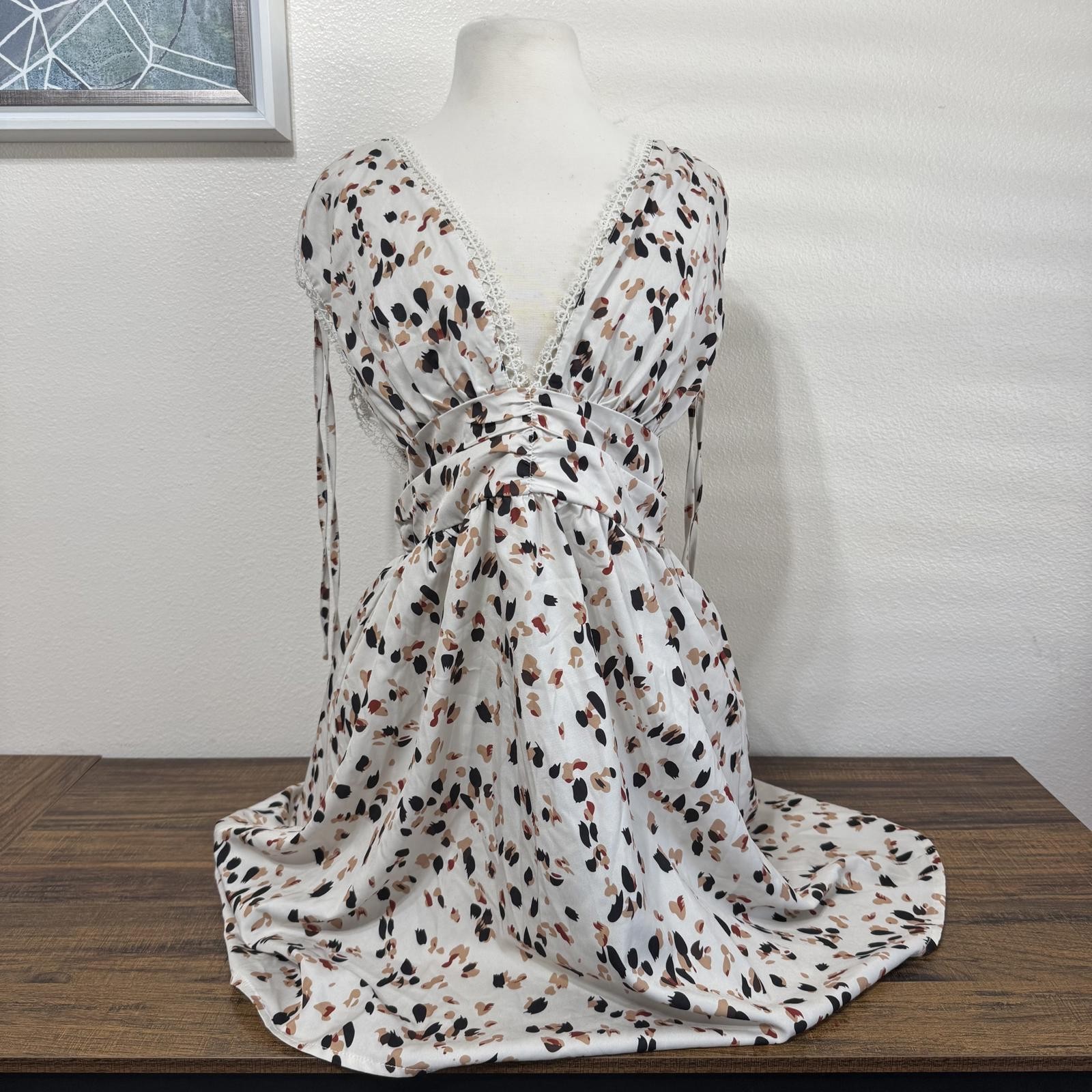 Women’s Lightweight Printed Dress with Deep V Neck and Tie Straps Size Large