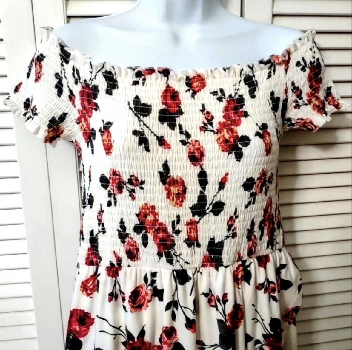J for Justify Womens Floral White Maxi Dress Smocked Size Medium Asymmetrical