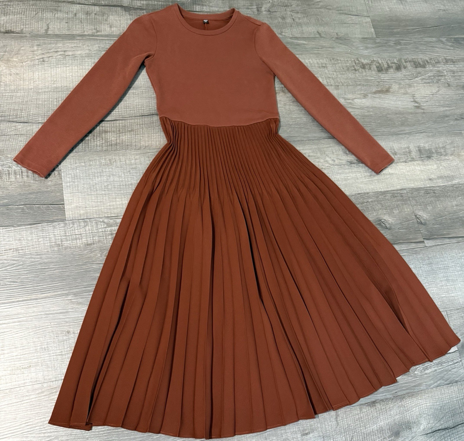 Uniqlo Women’s Brown Crew Neck Long Sleeve Pleated A-Line Midi Dress XS