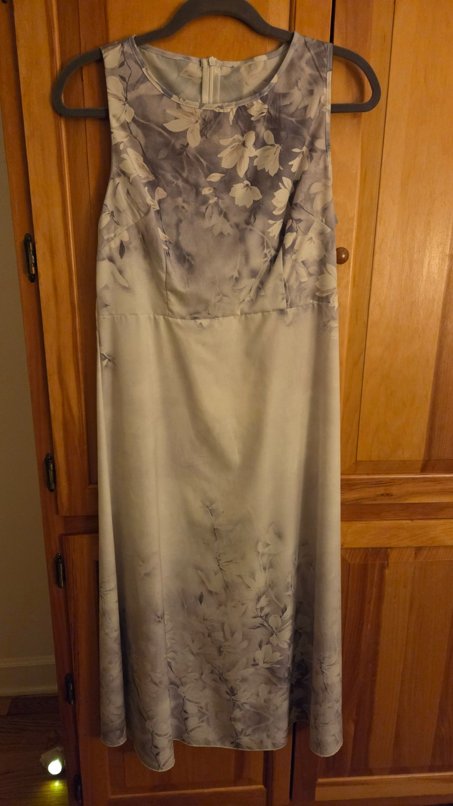 Long Sheath Women’s Dress Lilac Flowers on Cream Background Size 8, No Flaws
