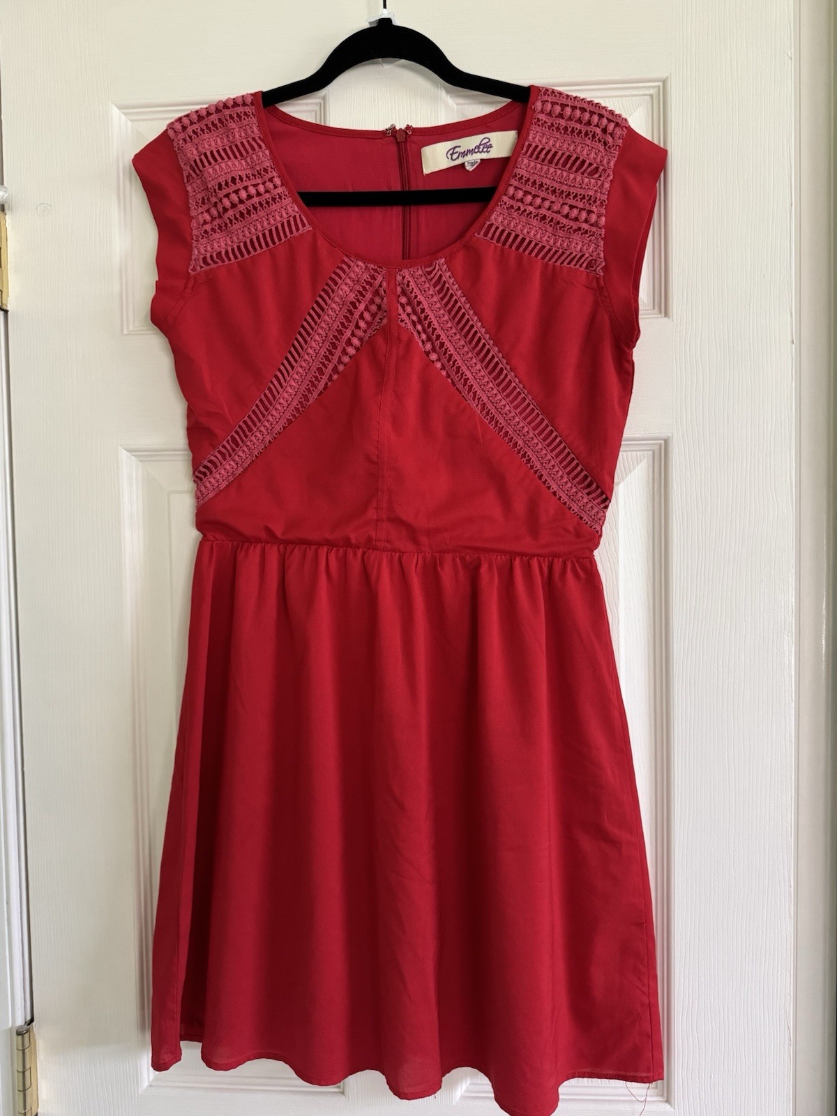 Emmelle Red Solid A-Line Dress Lace Accents Scoop Neck Knee Length Size M
