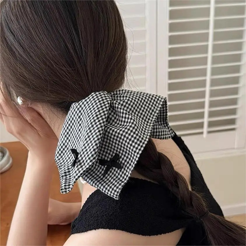 Square Large Black White Checkered Striated Leopard Print Bowknot Heart Intestin
