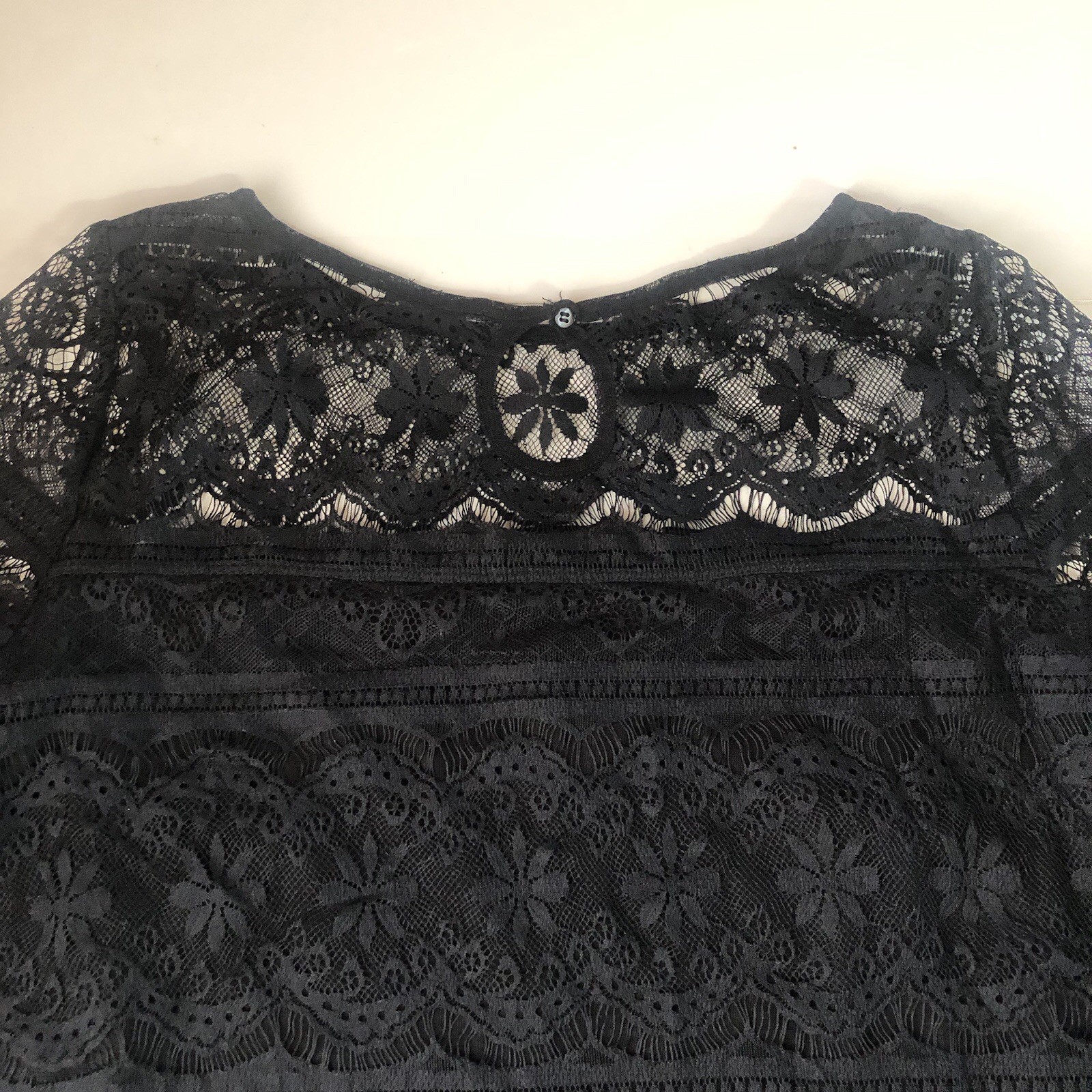 Max Studio Black Lace Dress Medium M 3/4 Sleeve Scalloped Eyelash Hem Shift⁠