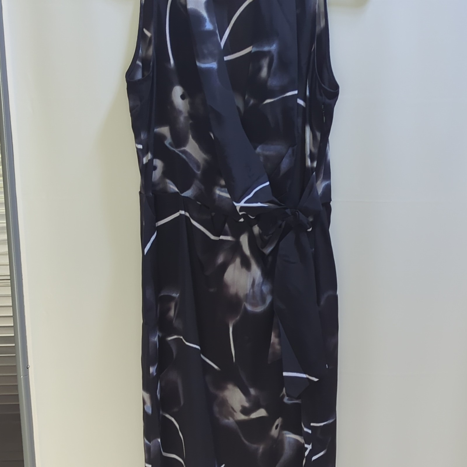 Tahari Women’s Size 4 Pencil Midi Dress Sleeveless Floral Black Gray White