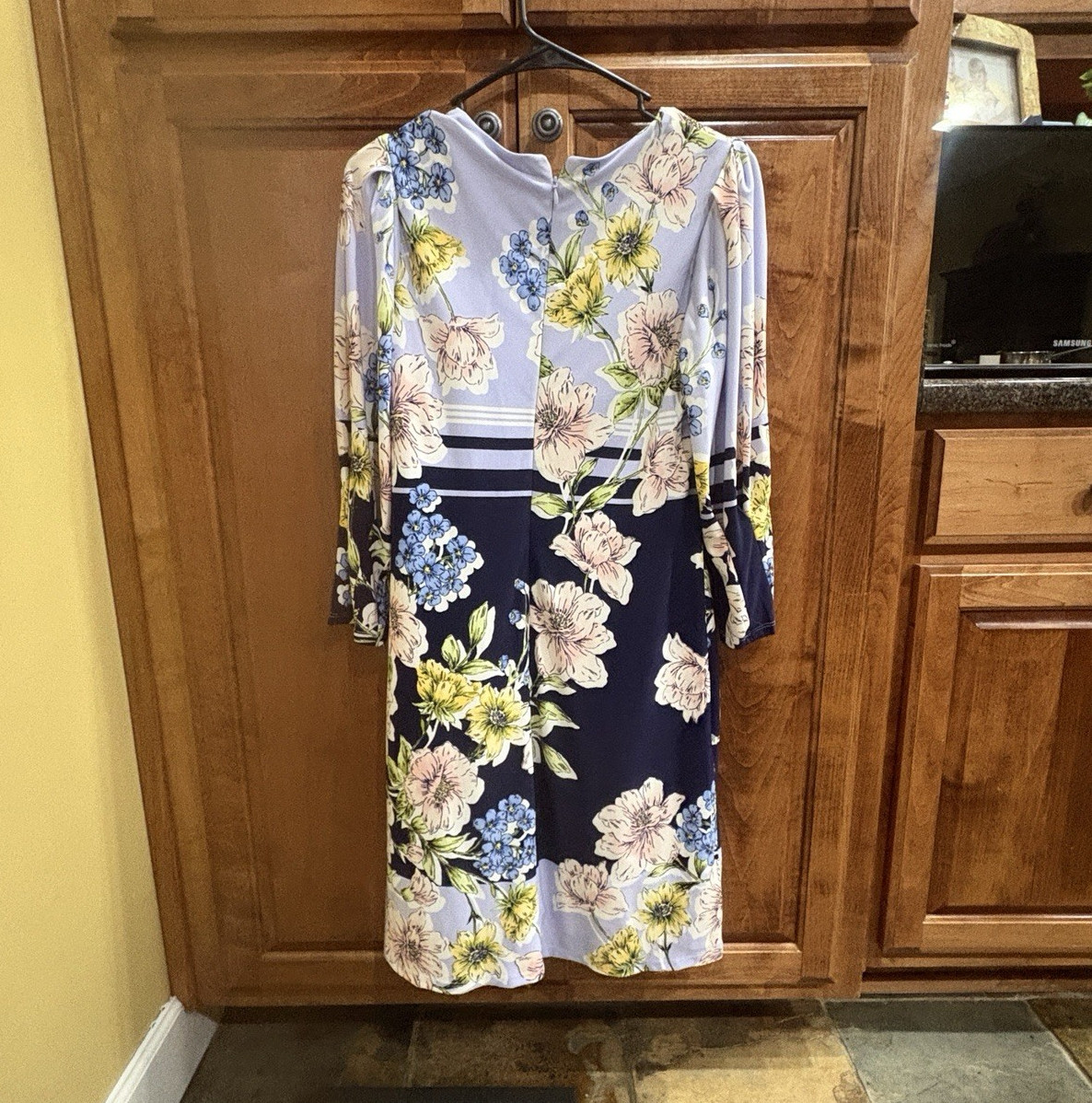 Vince Camuto Shift Dress Size 4 Blue Purple Floral 3/4 Sleeve Knee
