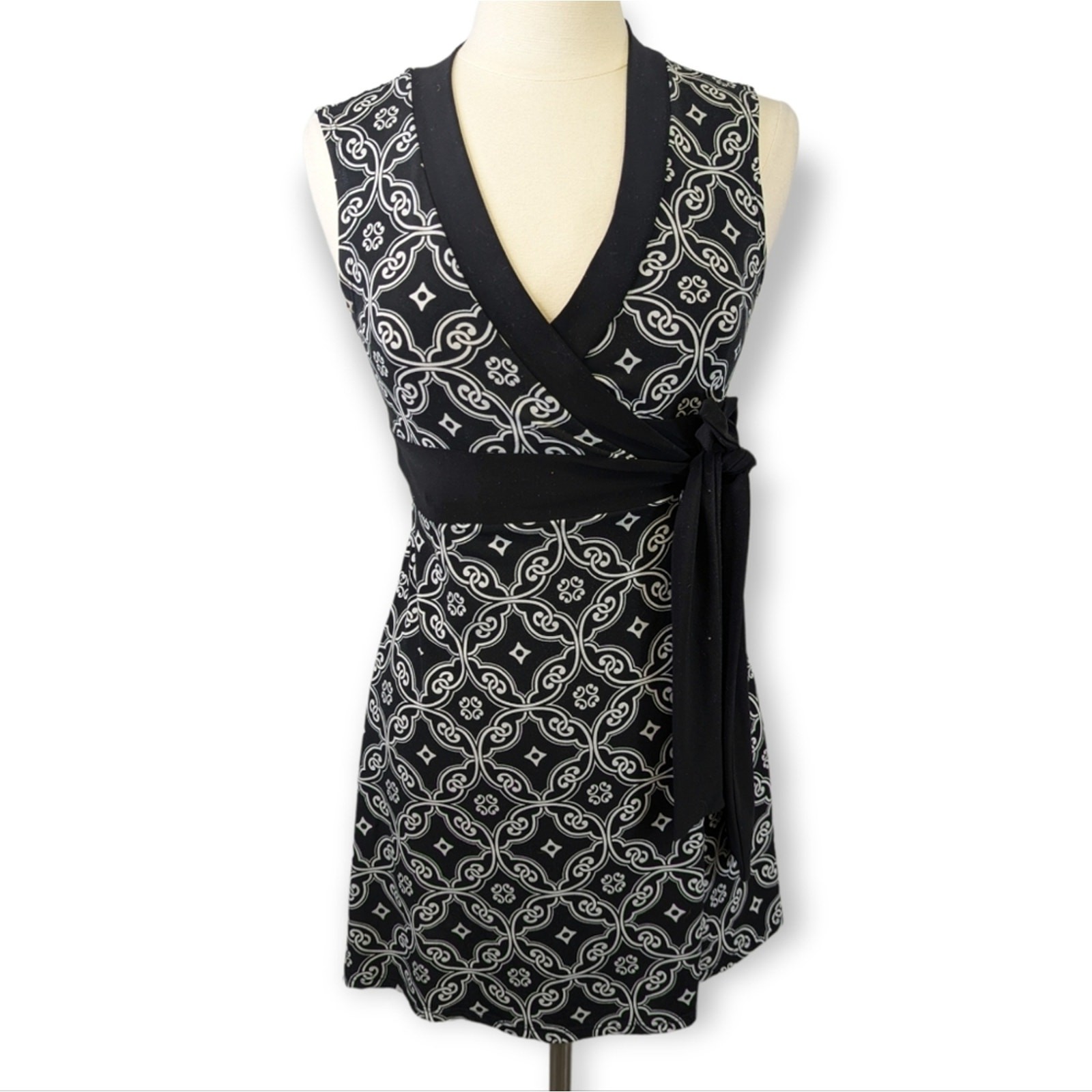 White House Black Market Wrap Monogram Dress Size XS Minimalist Business Casual