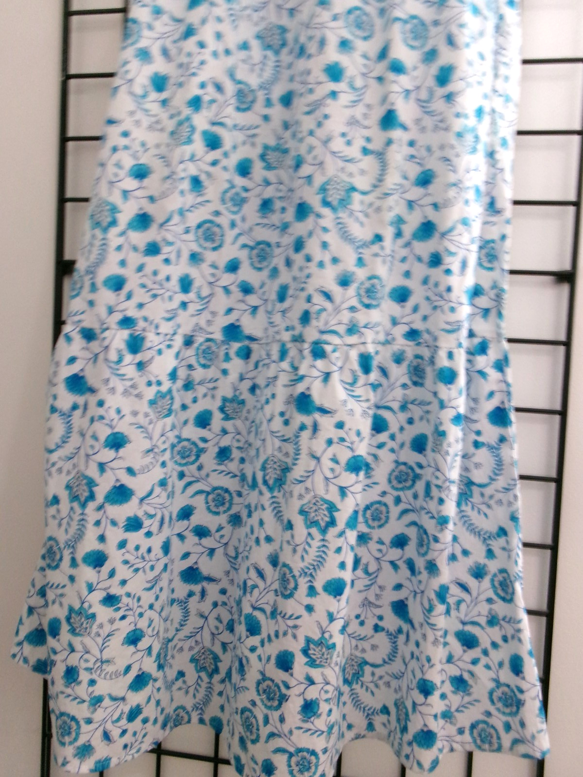 DRAPER JAMES 🌸 SIZE MEDIUM==STRETCH BODICE / AQUA FLORAL PRINT / MAXI DRESS