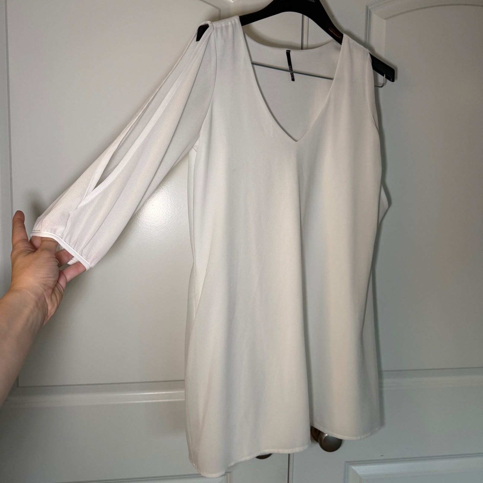 Lulus White Cold Shoulder V-Neck Split Sleeve Shift Mini Dress Womens