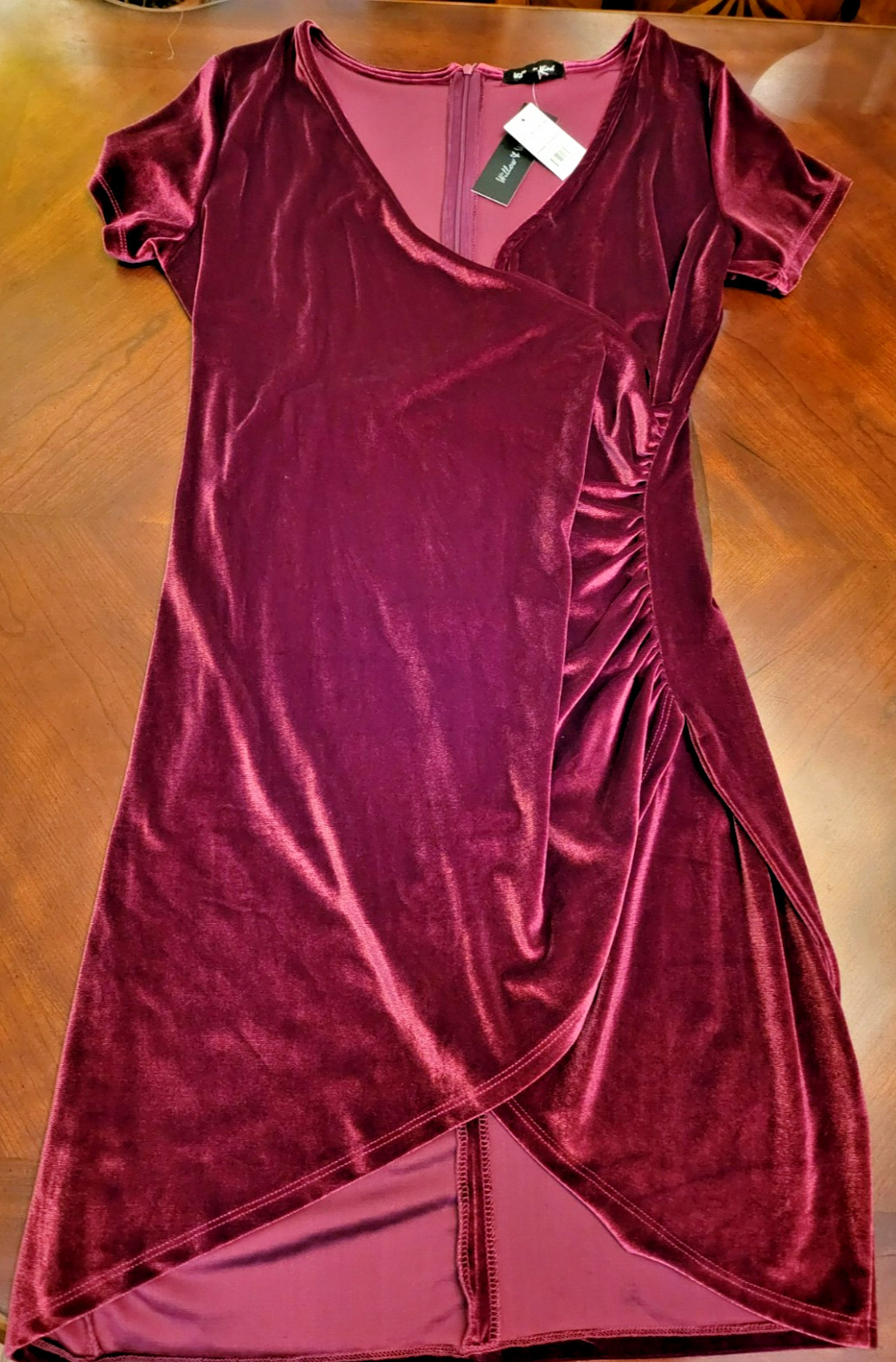Women’s Willow and Wind Burgundy Velour Dress size Large ***New With Tags