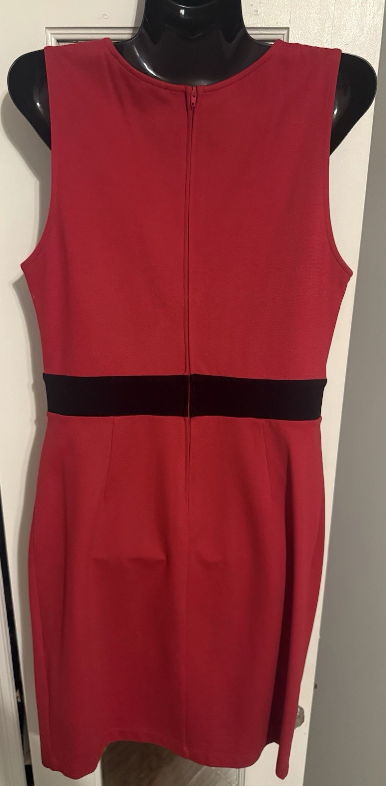 GUESS Red Black Solid Knit Sheath Knee Dress 8 Scoop Neck Sleeveless Cut-Out