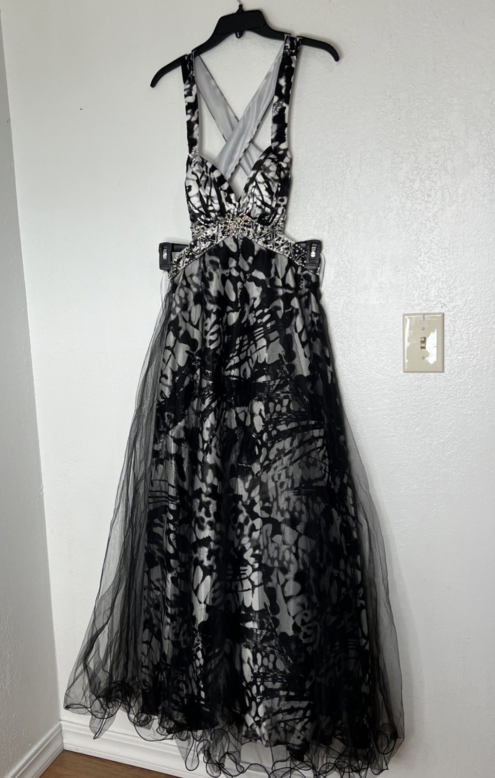 Deb Black And White Formal Maxi Dress 5/6 Sequins Beads It Crosses In The Back