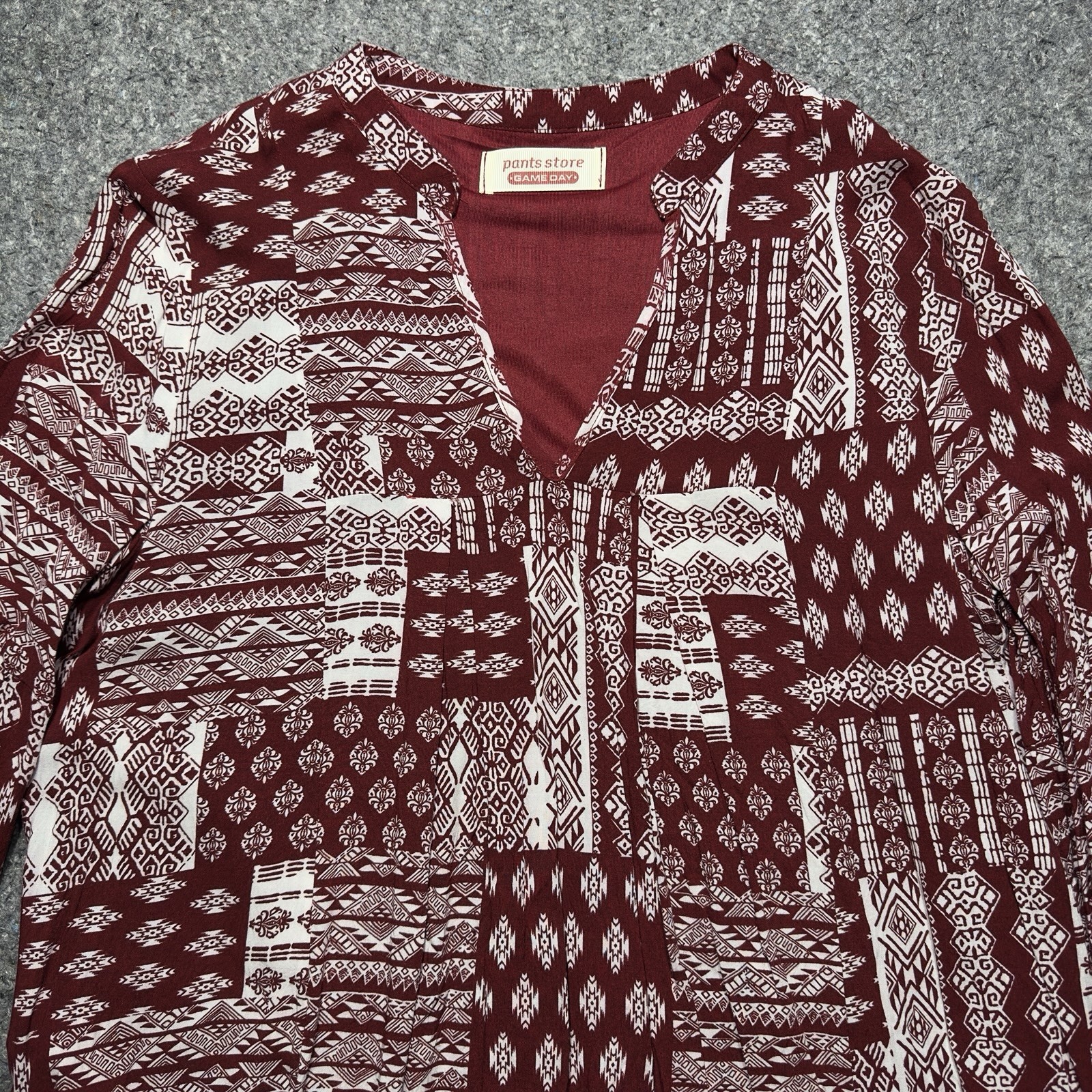 Pants Store Game Day Women Sz M Maroon Geometric V-Neck Long Sleeve Lined Dress