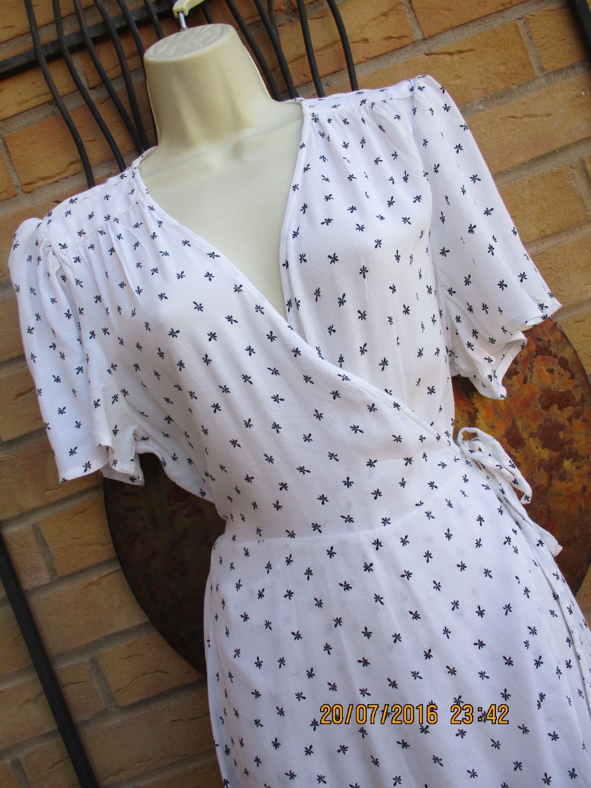 M&S Per Una Size 22 Ivory Ditsy Floral Print Wrap Dress