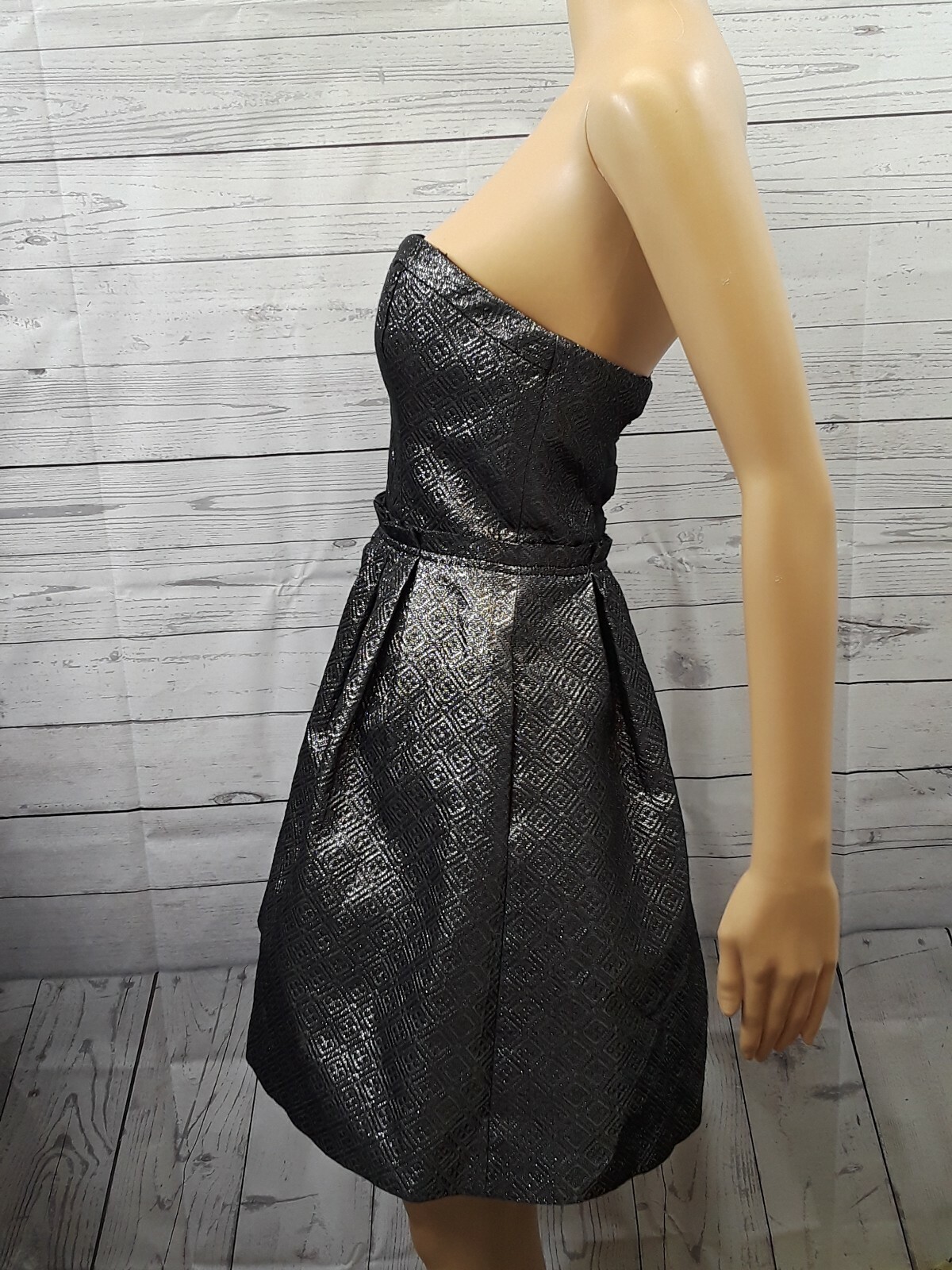 GUESS Gold Silver Metallic Strapless Cocktail Party Dress Sz 2 Stretch Pleated