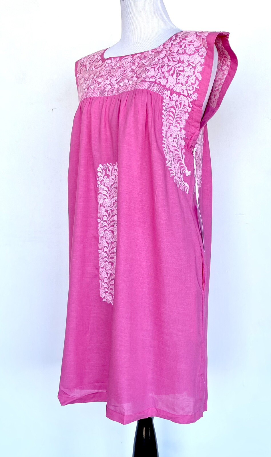 NWT J Marie embroidered Devyn Dress size XS Retail $114 Price $65 Pink