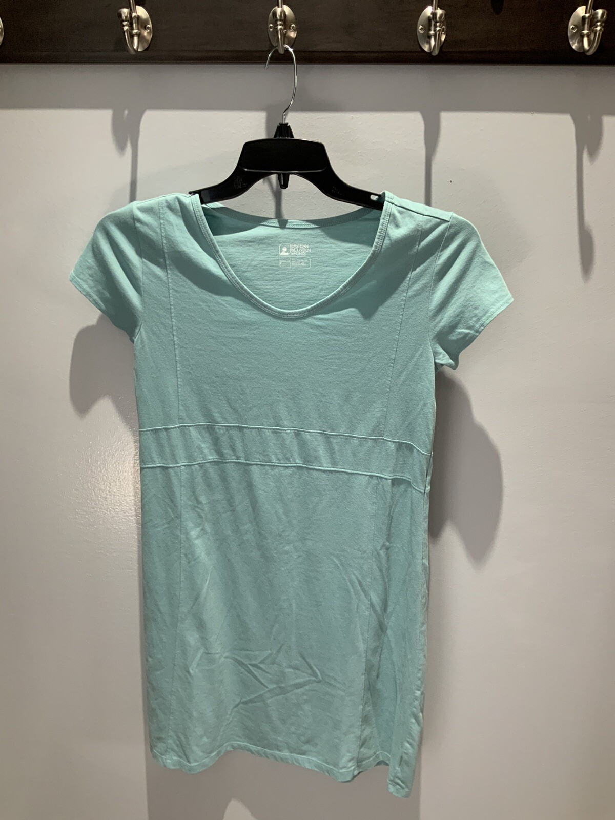 Women’s Eastern Mountain Sports Casual Dress. Size Medium. Light Green. EUC.