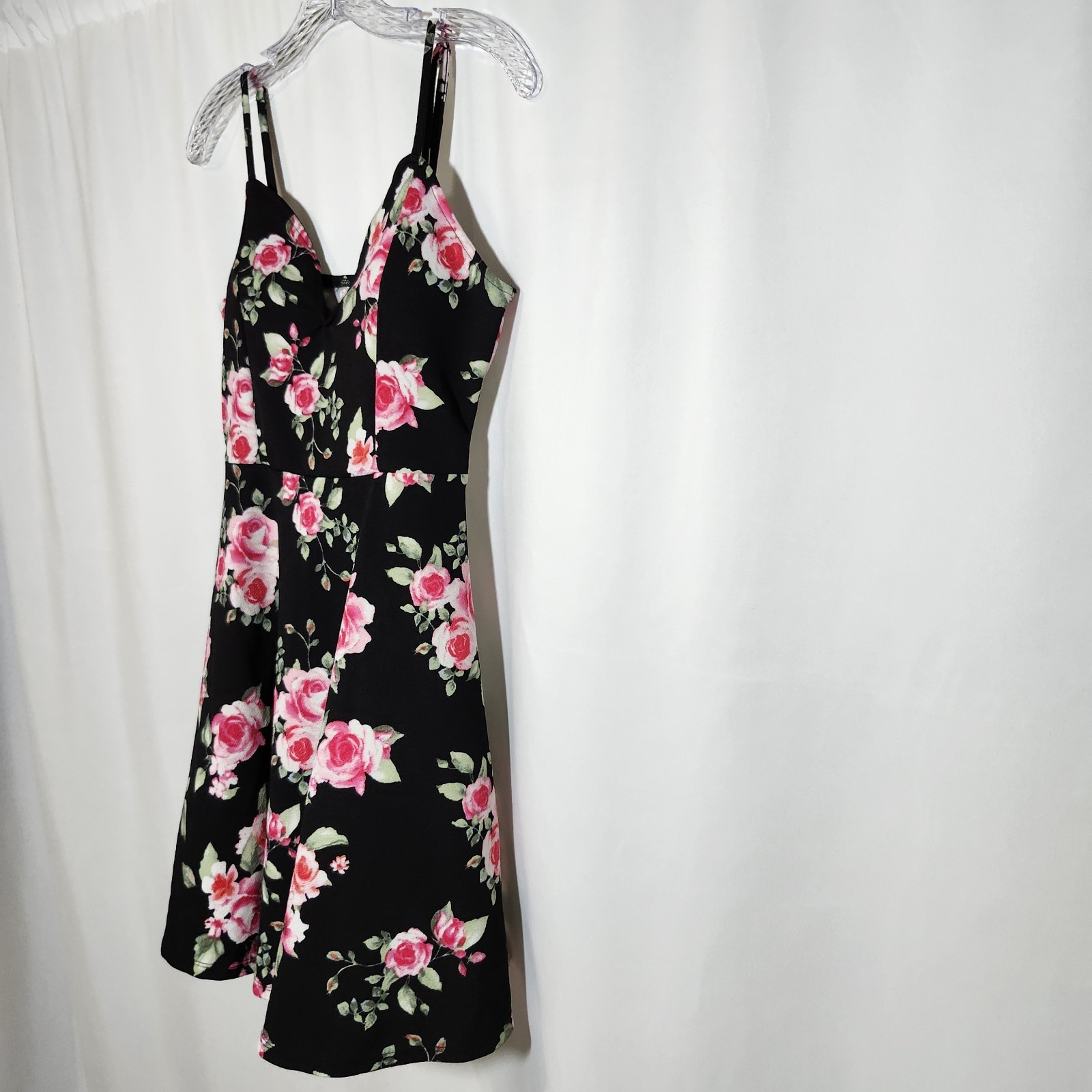 No Boundaries Women’s Size 7-9 Spaghetti Strap Black Floral Dress Roses