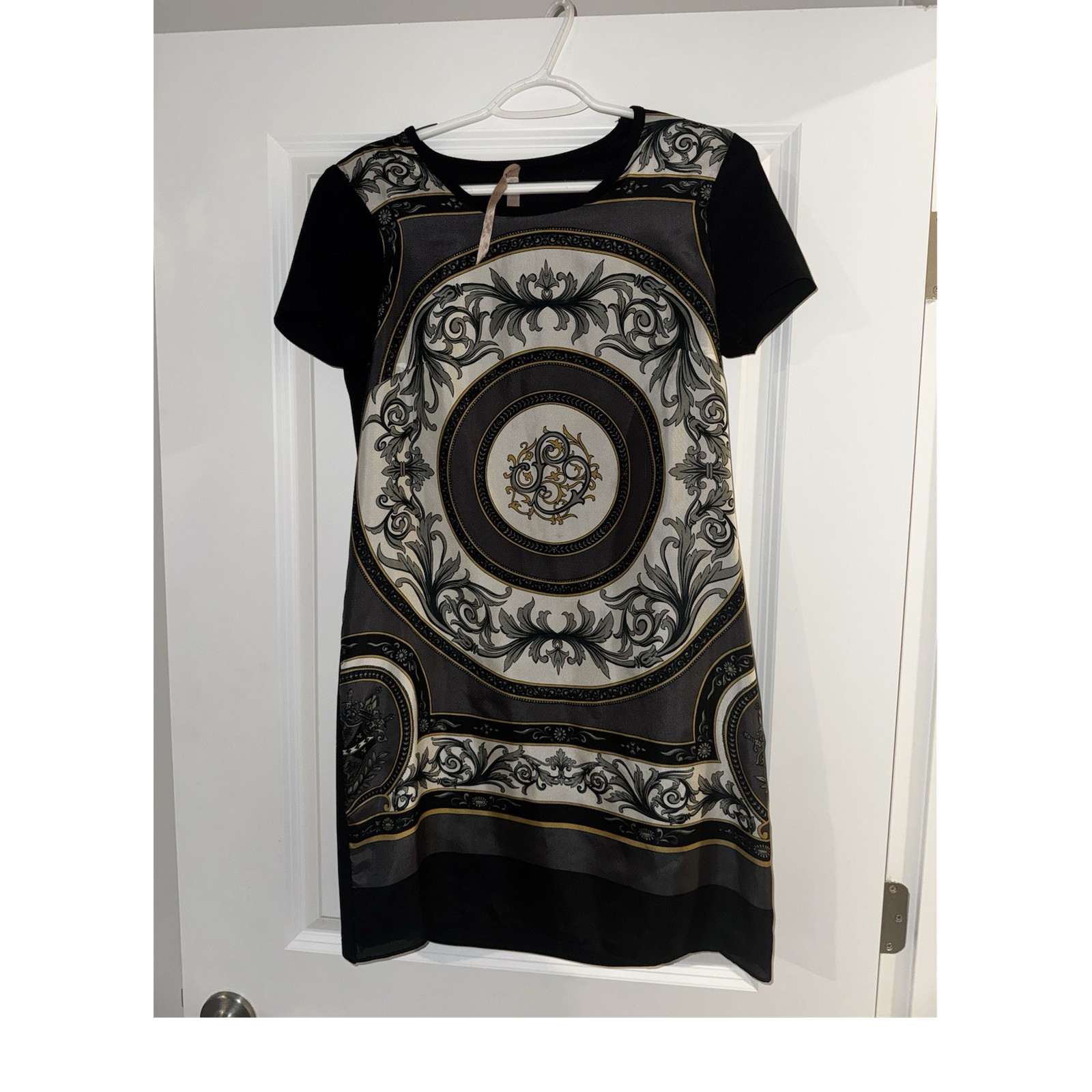 B44 Dressed 100% Silk Front Baroque Print Dress Size M