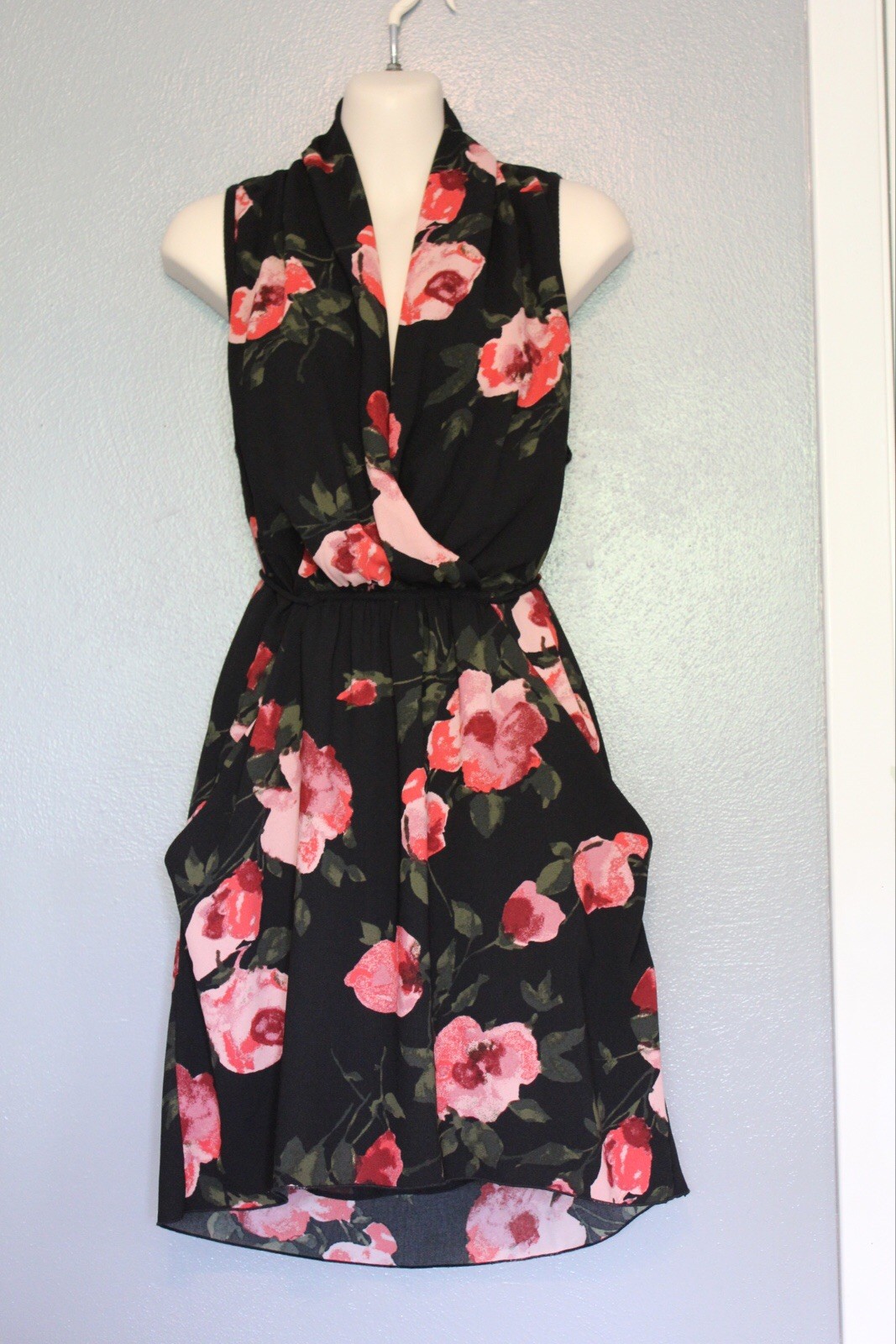 Wilfred Aritzia Sabine Black Floral Crepe Sleeveless Tie Back Dress Medium