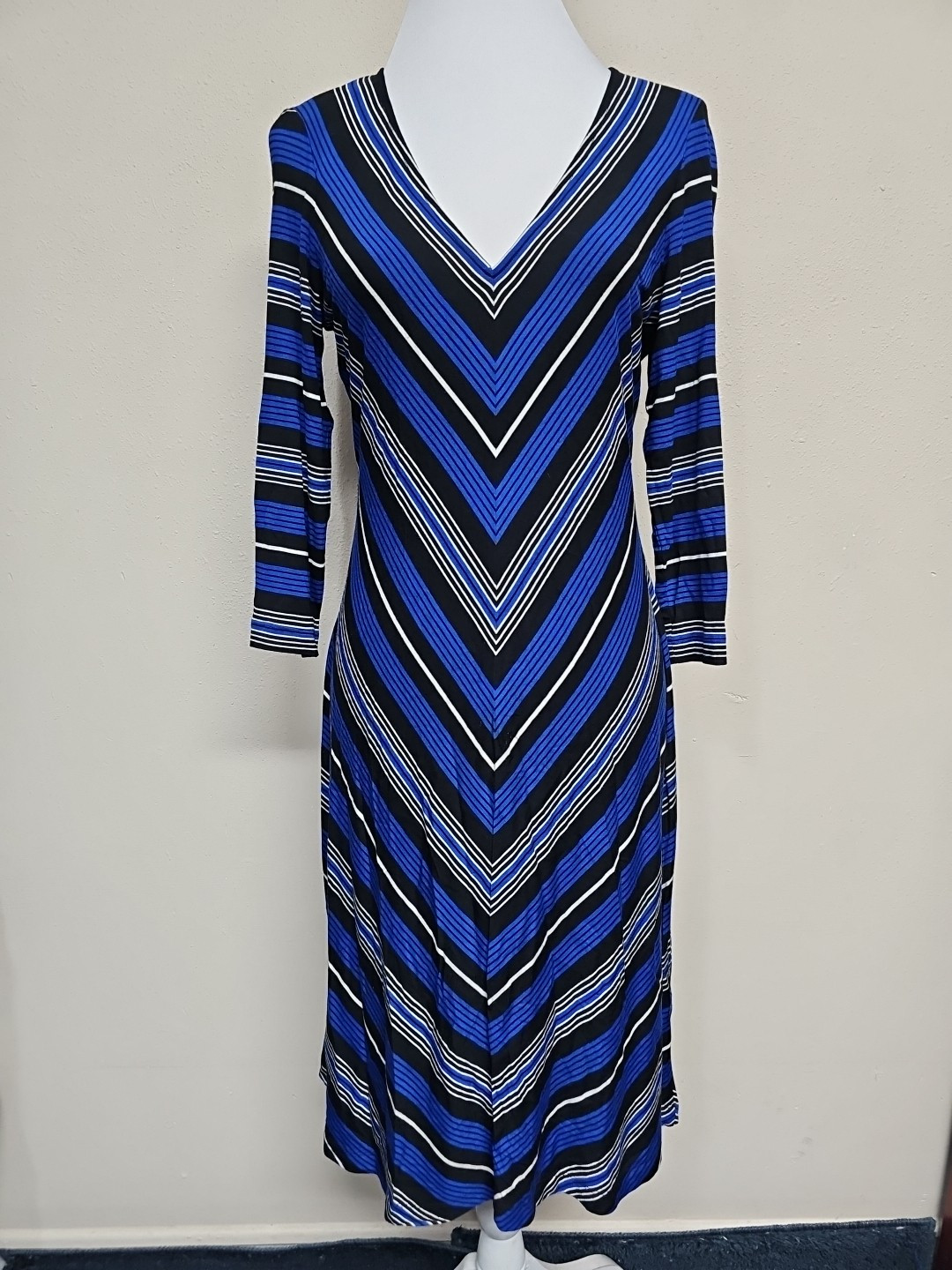 CALVIN KLEIN Women’s Dress 3/4 Sleeve V-Neck Striped Stretch Rayon Blend.Size 8?