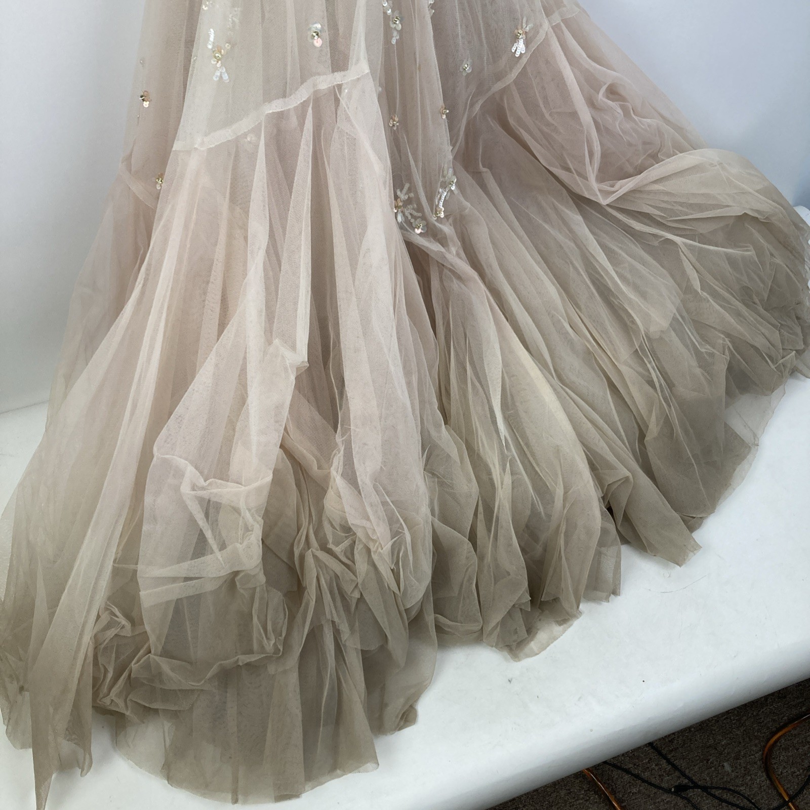 Needle & Thread Cate Beaded Sequin Wedding Dress Size 6 Tulle V Cut Gown Formal
