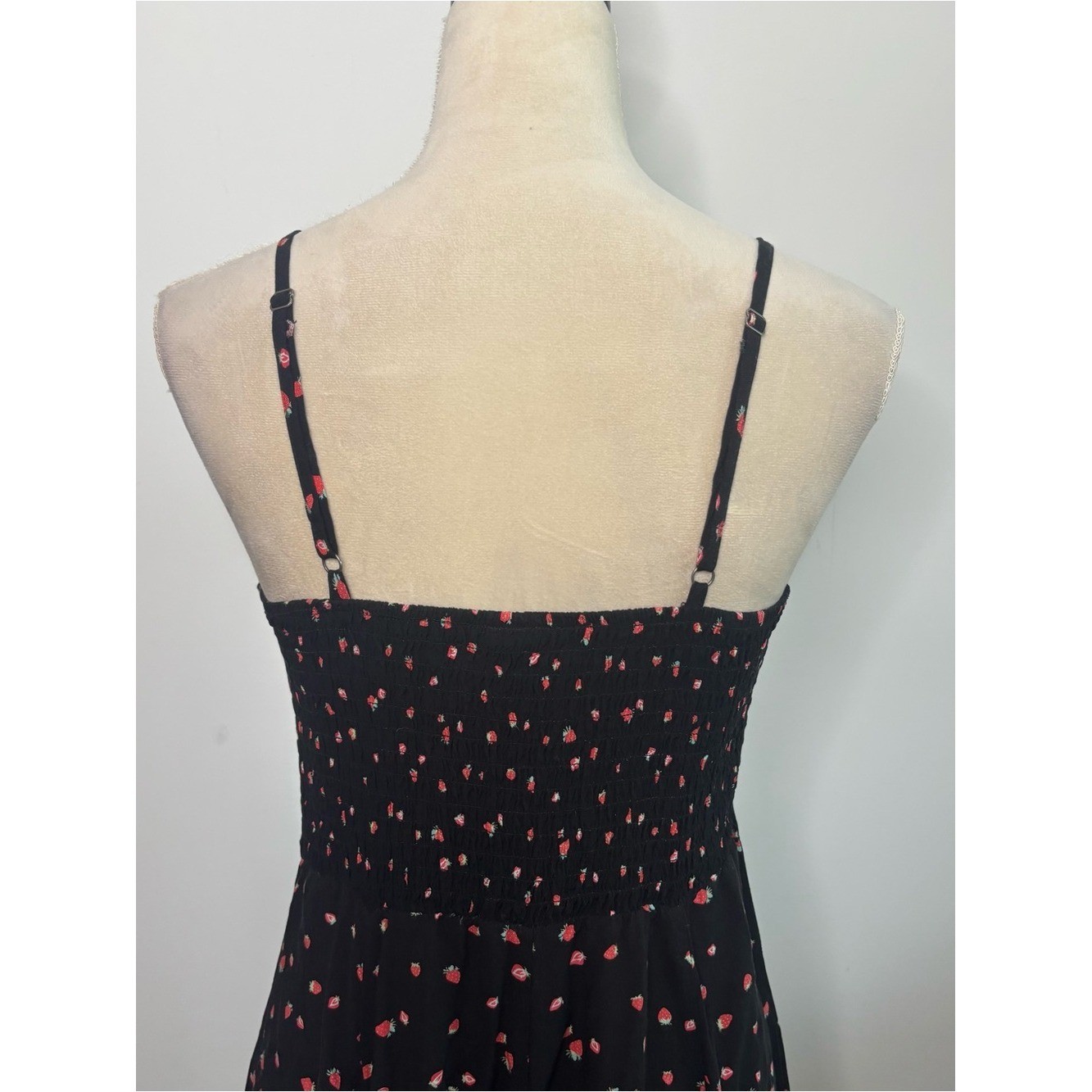 Wild Fable Black Strawberry Print Smocked Sundress Medium Summer Mini Dress