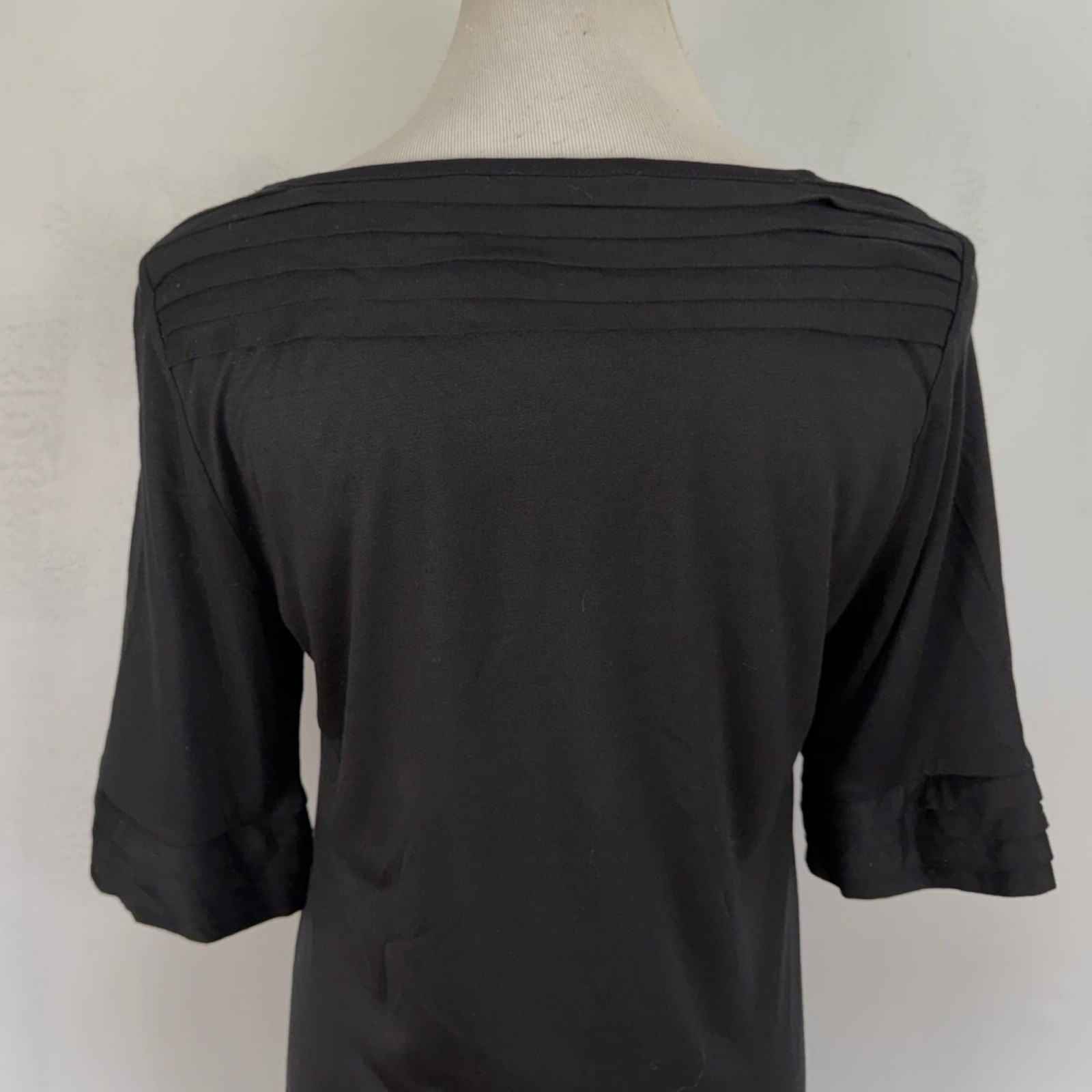 Banana Republic Dress Size Medium Black Fine Knit Rayon/Lyocell Pleated