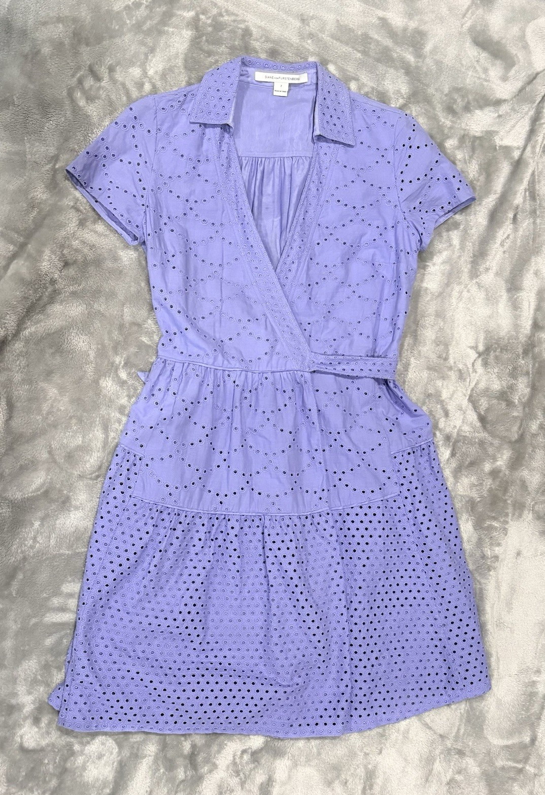 Diane von Furstenberg Purple Eyelet Wrap Dress V-Neck Lined Size 2