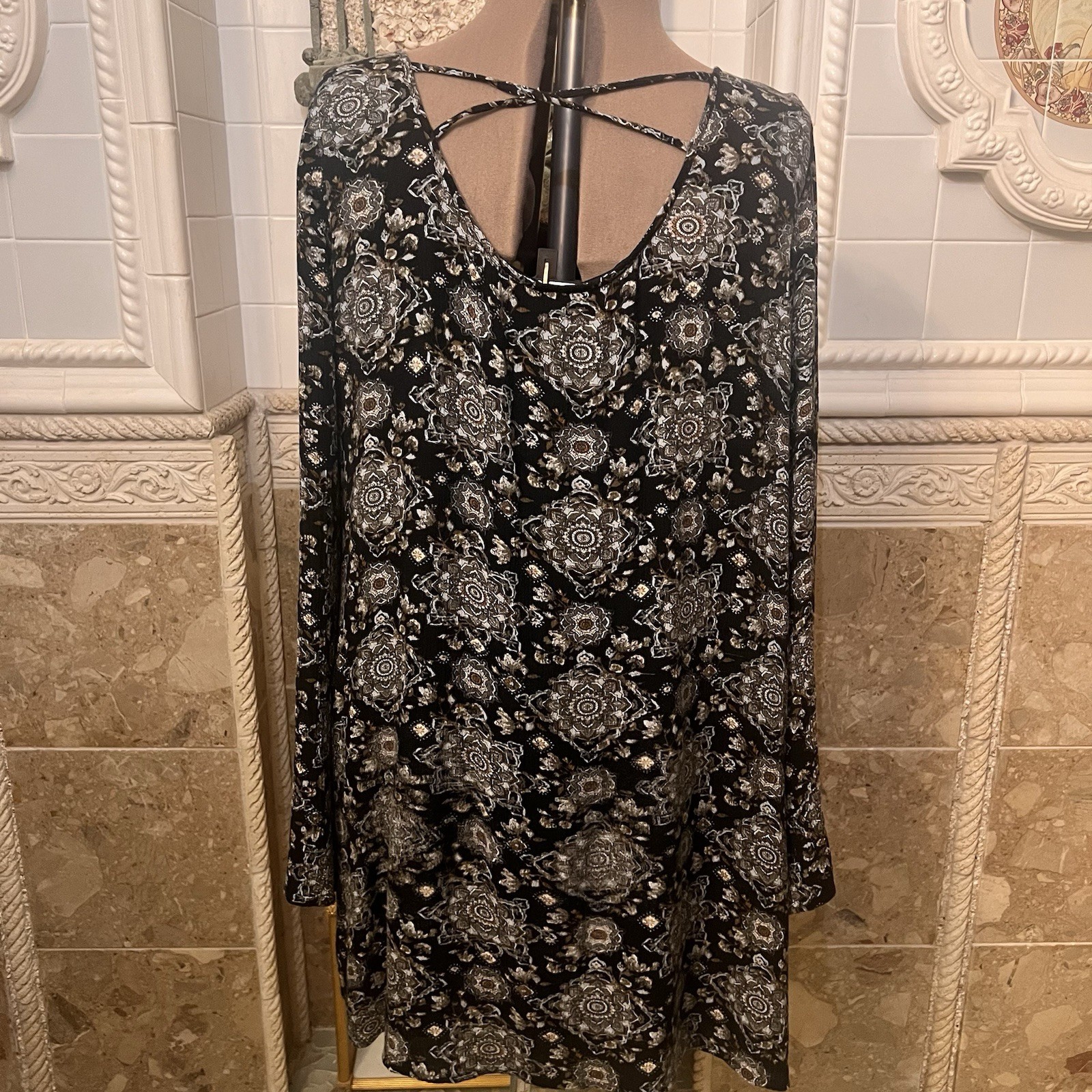 R n B. Size 2X Rayon Stretch Pullover Dress. Scoop Neck. X back. Lined. B125