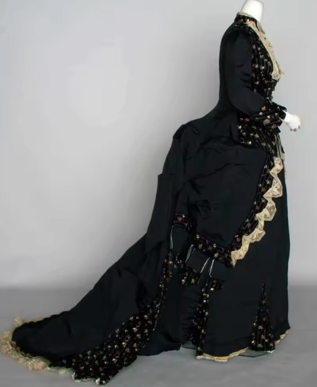 1870s Duchess Visiting Costume Victorian Edwardian Royal Noble Queen Dinner