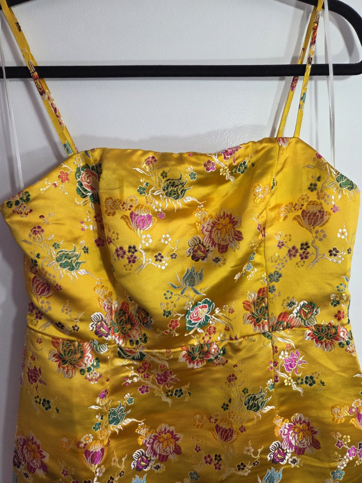 AVERY Size 12 Yellow Satin Floral Strappy Sleeveless Mini Dress