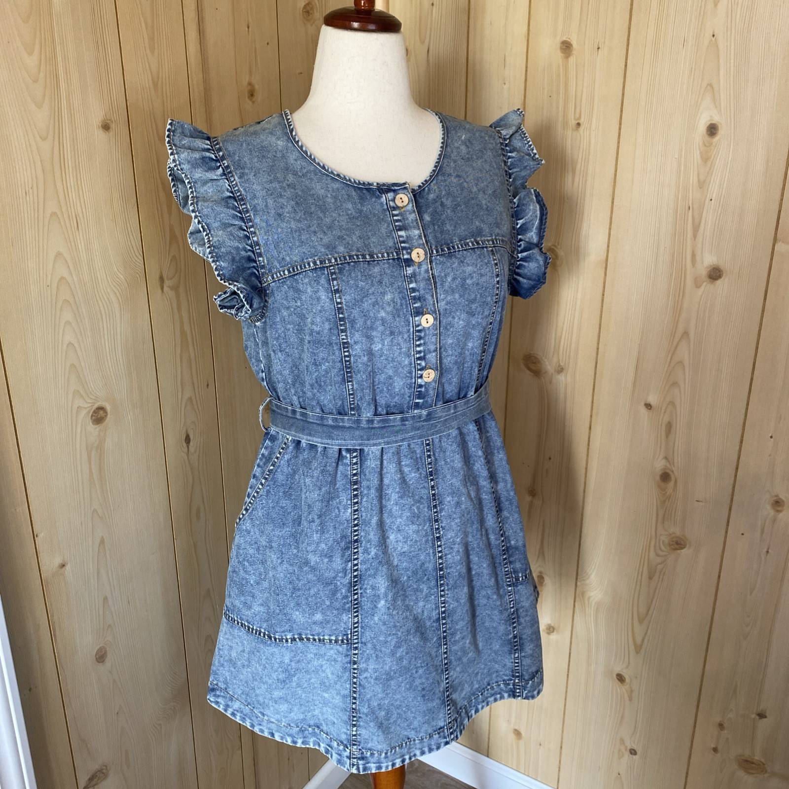 NWT. Very J Cotton Denim Cottage Midi Dress. Tie Waist. Pockets. Large