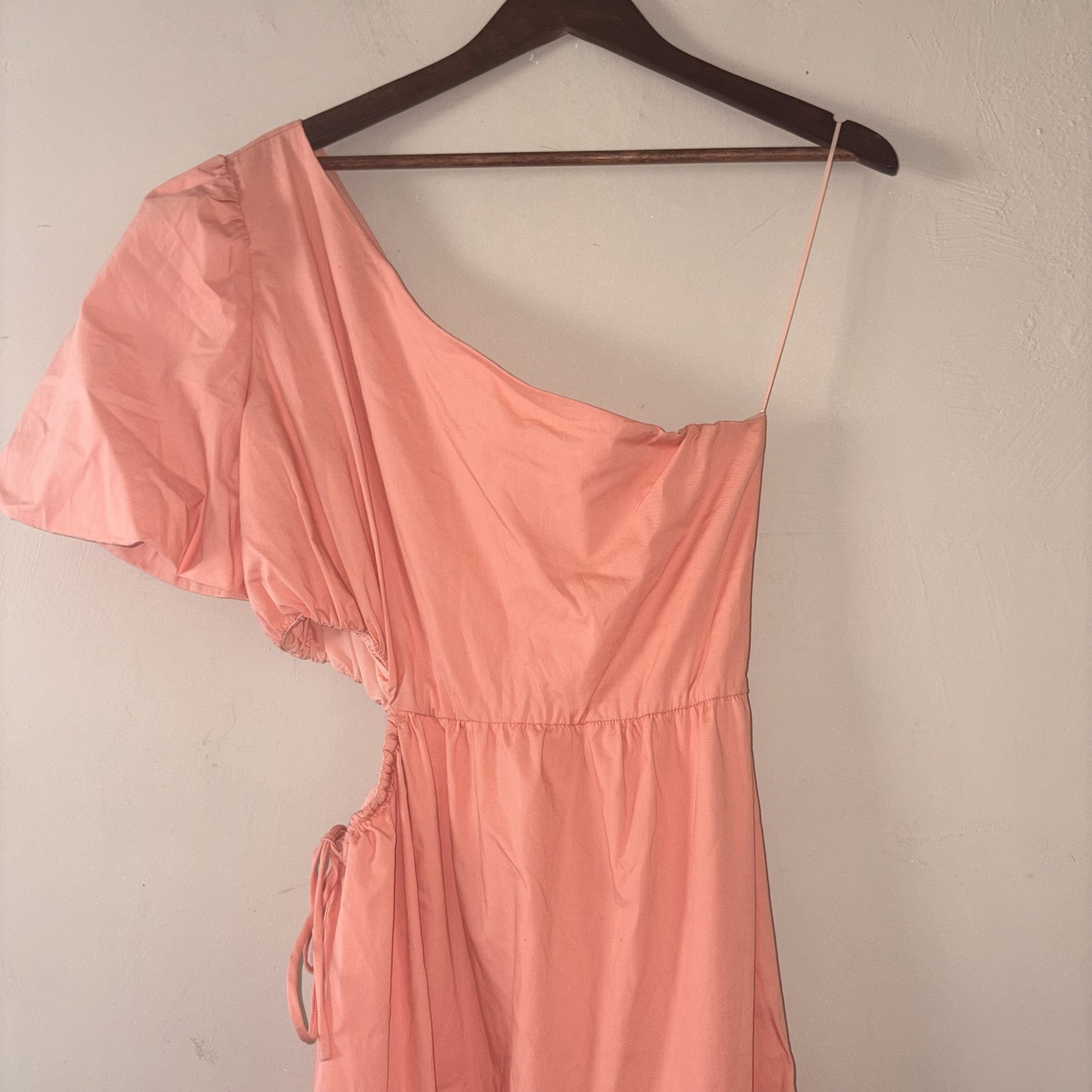WAYF One-Shoulder Tiered Maxi Dress – Peach Cutout Waist – Size Medium – NWT