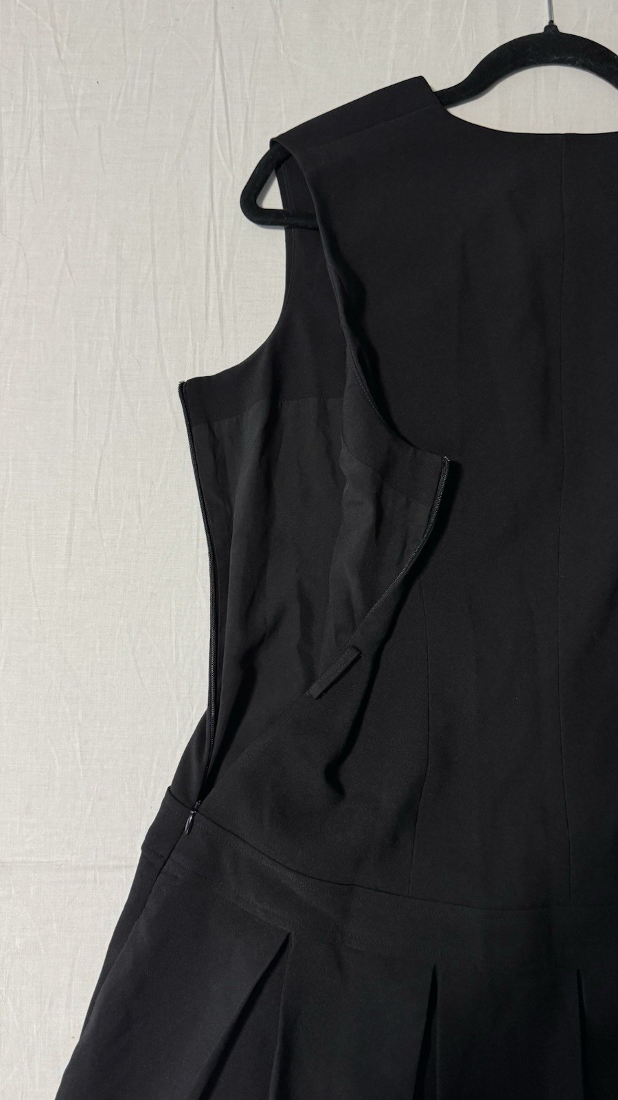 Commense Sleeveless Keyhole-Neck Pleated Black Mini Dress (No Belt inc) Size XL