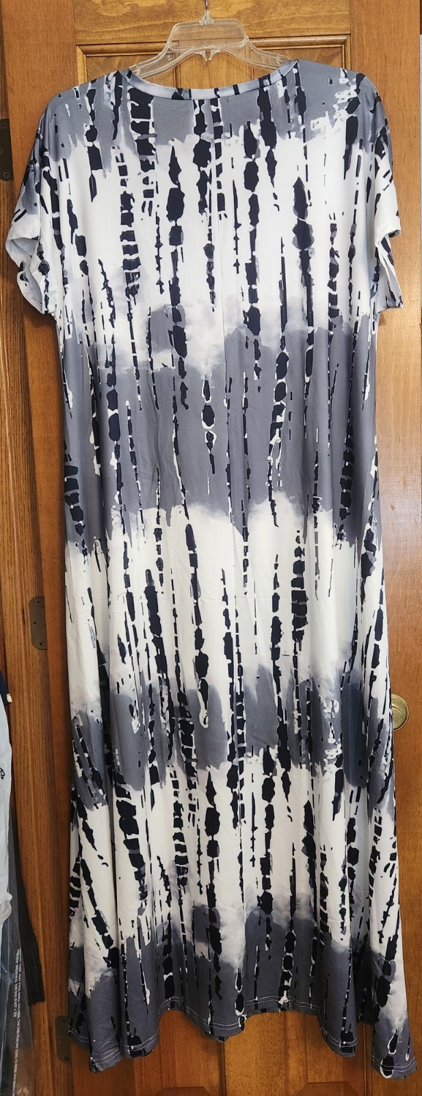 Womens 1X Short Sleeve V-neck Black, White & Gray Maxi DRESS with Side Slit